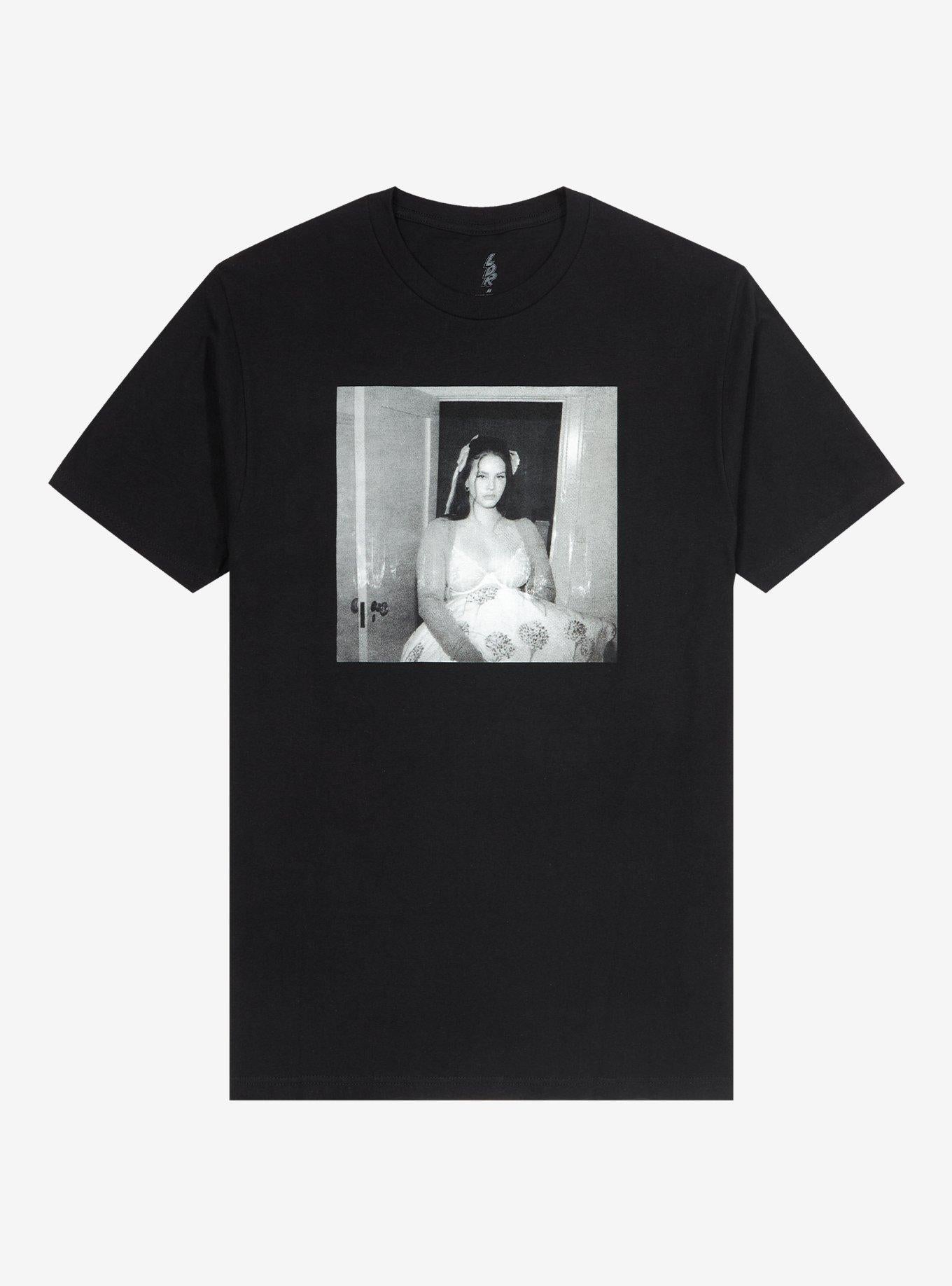 Lana Del Rey Tunnel Under Ocean Blvd Portrait T-Shirt | Trending Graphic Tee For Fans