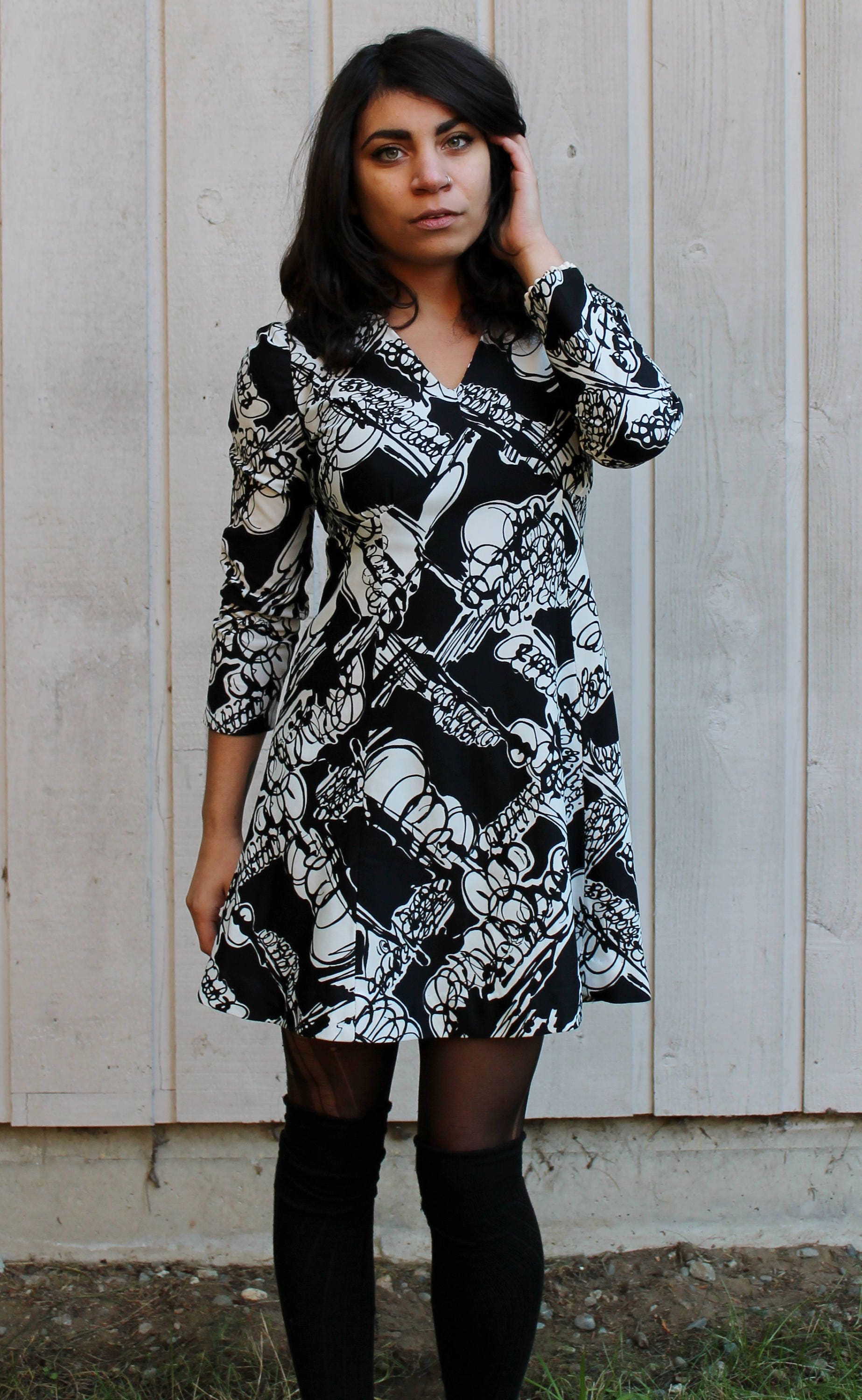 Vintage 6039s Mod Black White Abstract Print A line Dress Three Quarter Sleeve Vneck Graphic Tee – Easygoing Wear · Great Gift For Fans