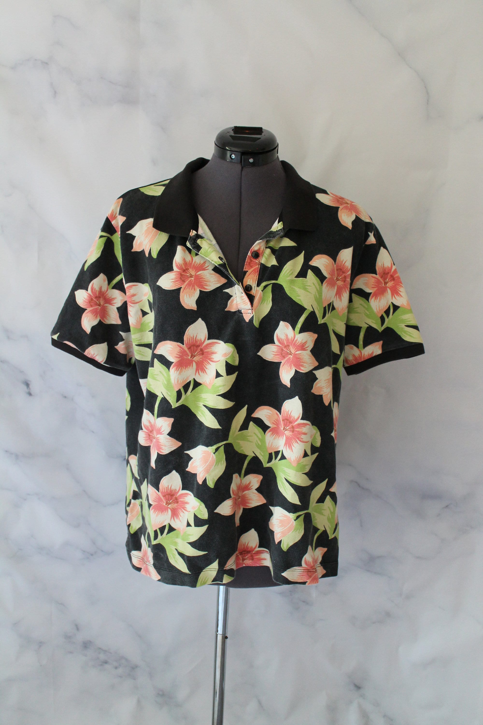 Vintage 90s Hawaiian Print Polo Graphic Tee – Premium Graphic · Trending Graphic Apparel