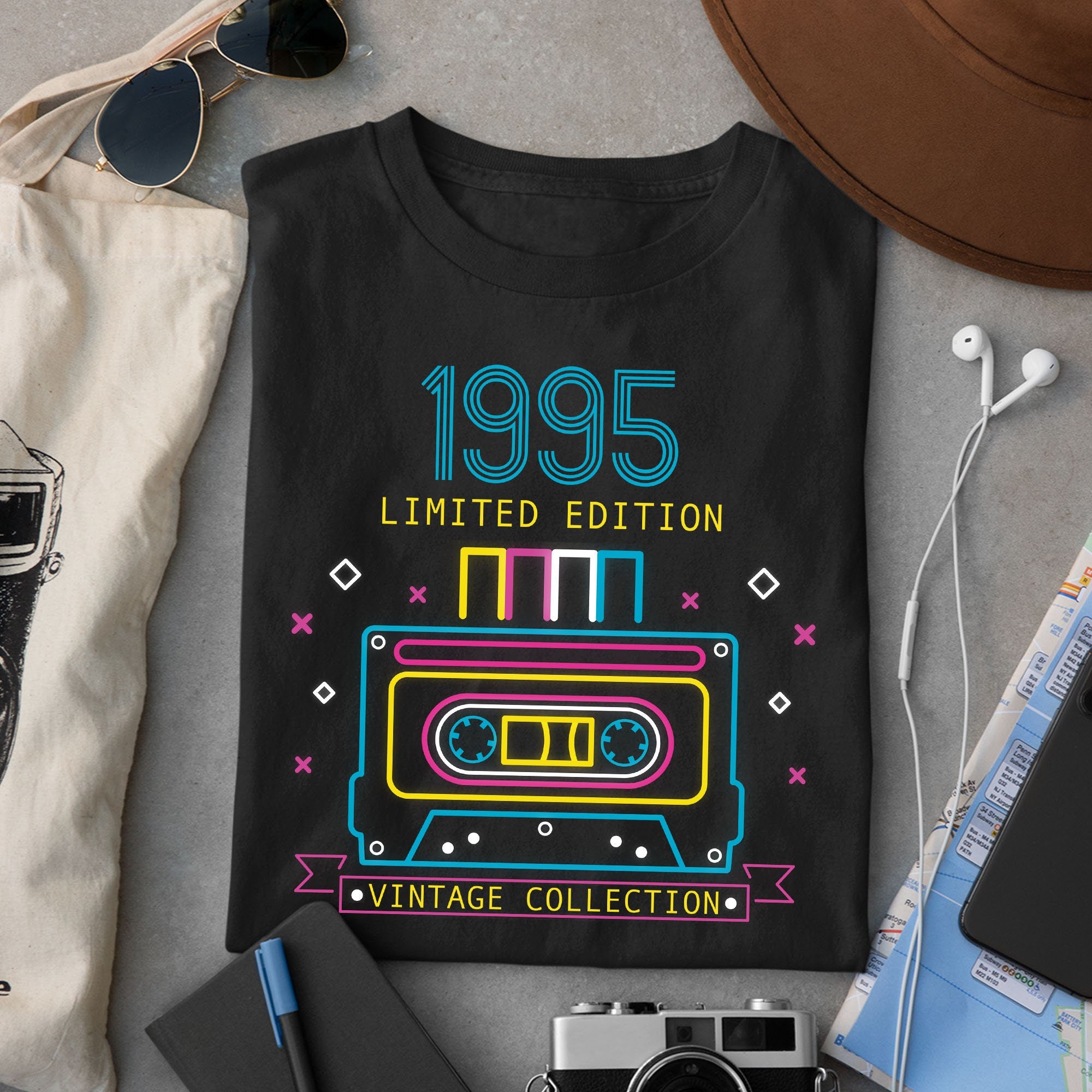 T shirt Anniversaire 28 ans Design Vintage T shirt Homme et Femme Bio Humour Edition Limite Cassette Rtro Graphic Tee – Easygoing Wear · Perfect For Daily Wear