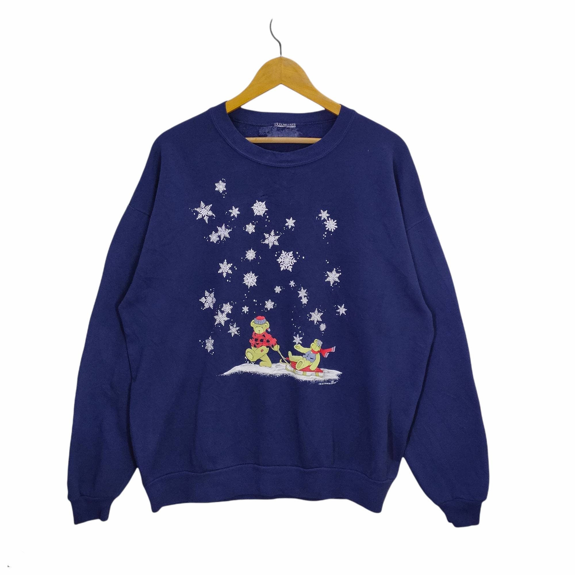90s Teddy Bear Sweatshirt Snow Cart Winter Jumper Vintage Style Christmas Present Large Crewneck Navy Blue Sweater Unisex L Sweatshirt – Bold Style · High-Quality Print