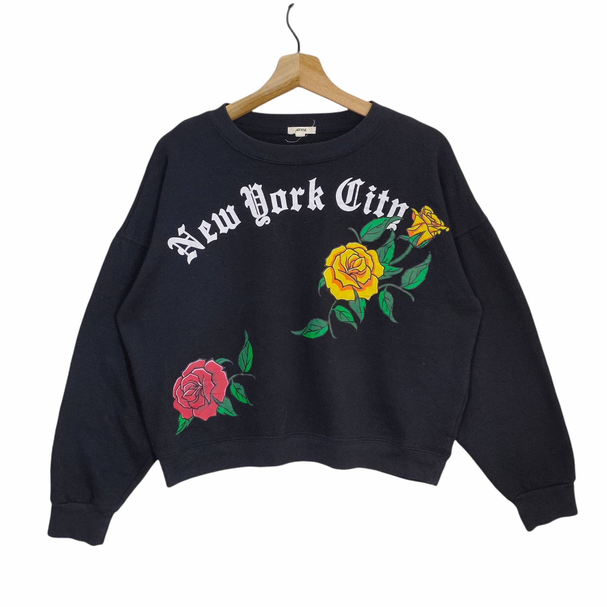 Floral Printed Crop Sweatshirt Large Vintage Style Rose New York City Sweater Jumper Pullover Crewneck Black Womens Size L Sweatshirt – Premium Graphic · Perfect For Daily Wear