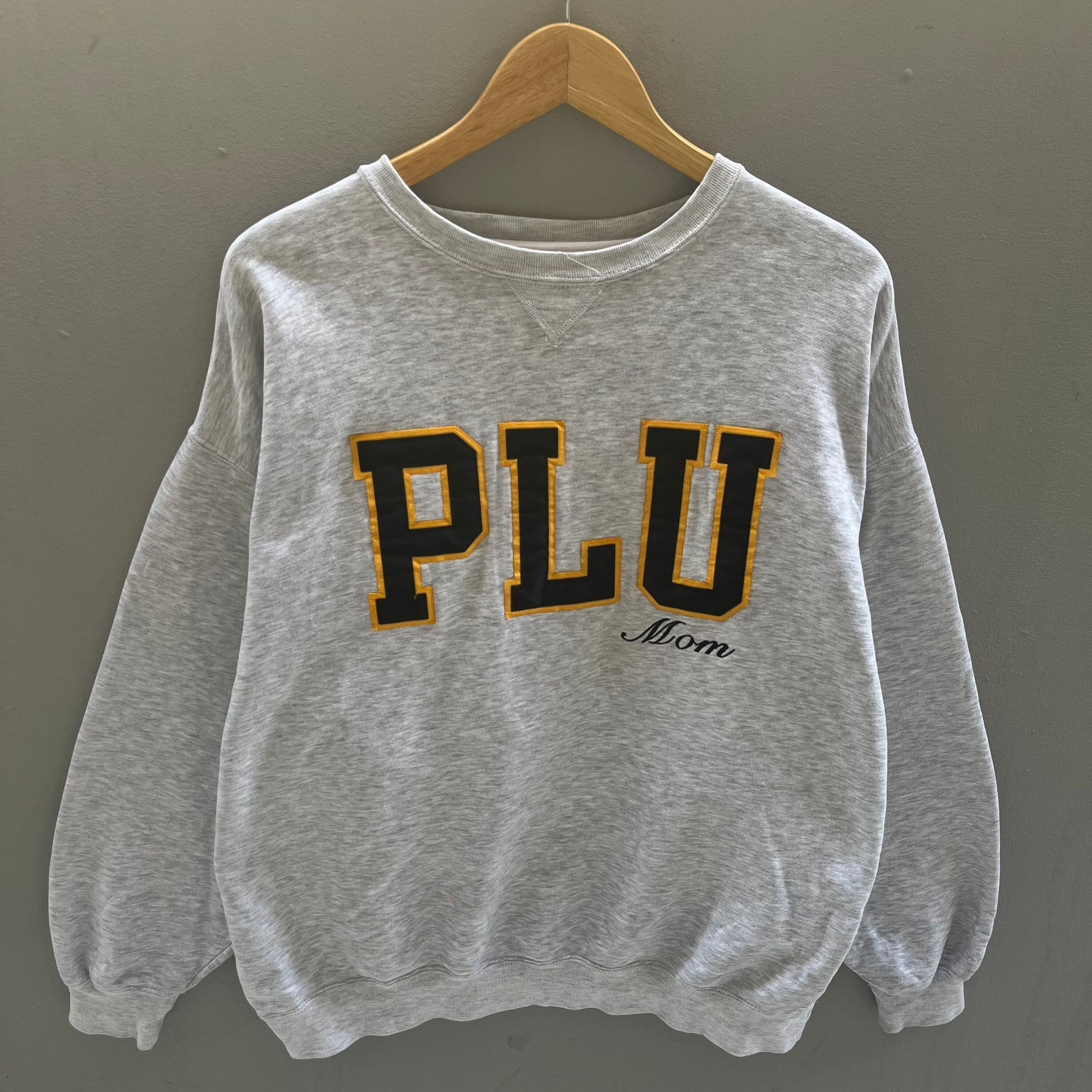 Vintage Gear Tag PLU Spellout Big Logo Embroided Sweatshirt Crewneck Pacific Lutheran University Sweater Baggie Colour Grey Size X Large Sweatshirt – Bold Style · Must-Have Style