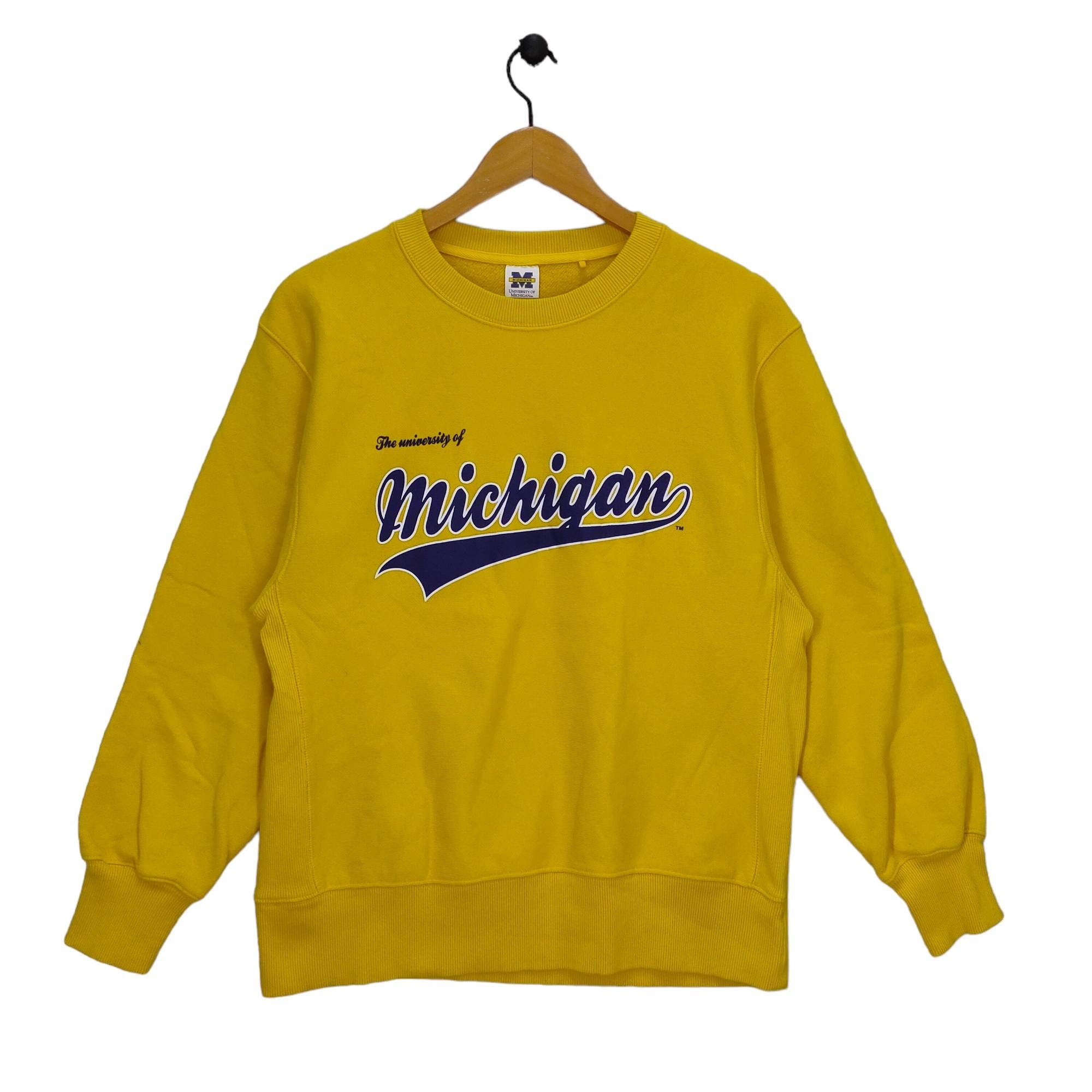University of Michigan Wolverines Sweatshirt Medium Vintage American College Sweater Jumper Pullover Crewneck Yellow Size M Sweatshirt – Feel-Good Design · High-Quality Print