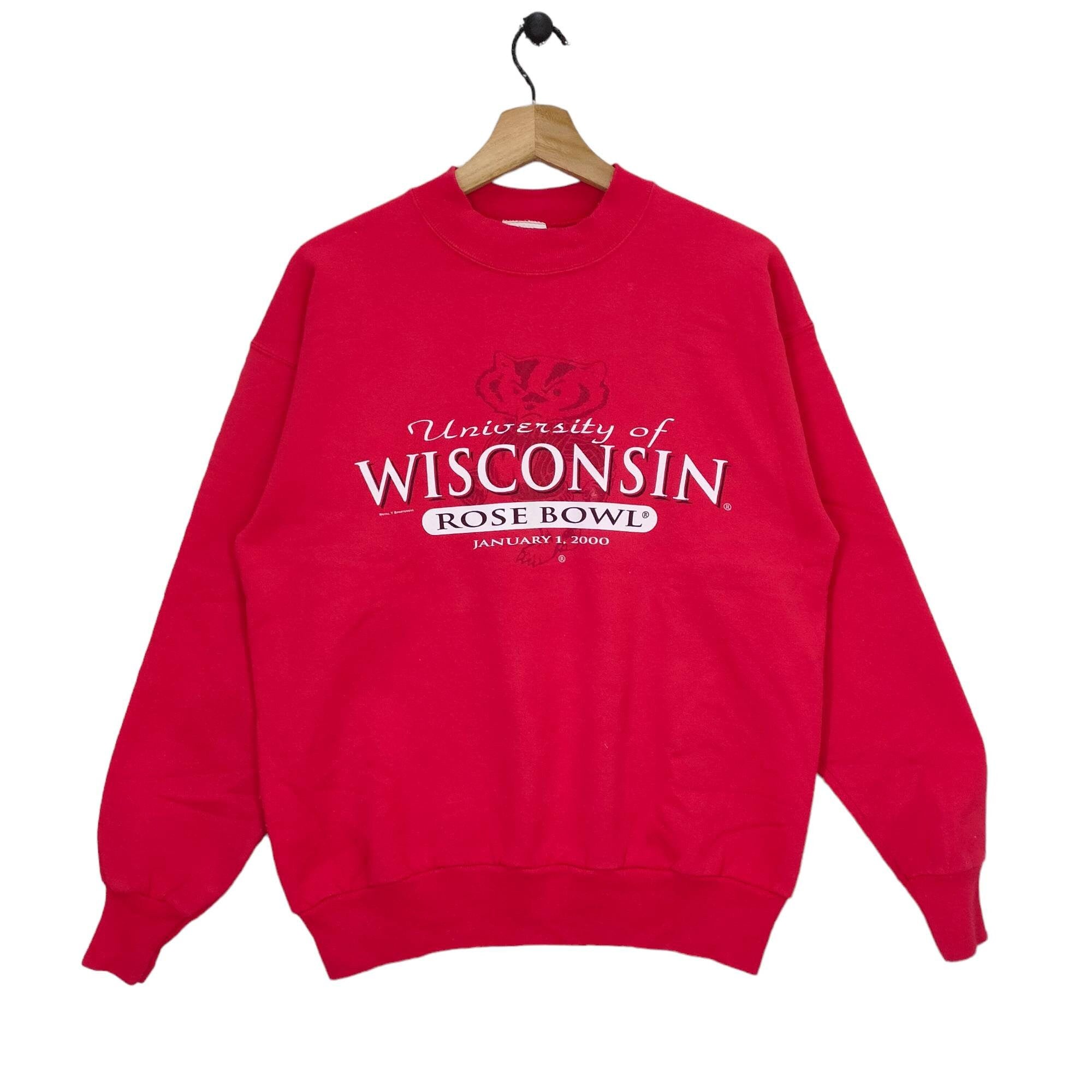Wisconsin Badgers Sweater Vintage University of Wisconsin Crewneck Rose Bowl 2000 Royal T Sportswear Jumper Medium Graphic Tee – Warm & Stylish · Great Gift For Fans
