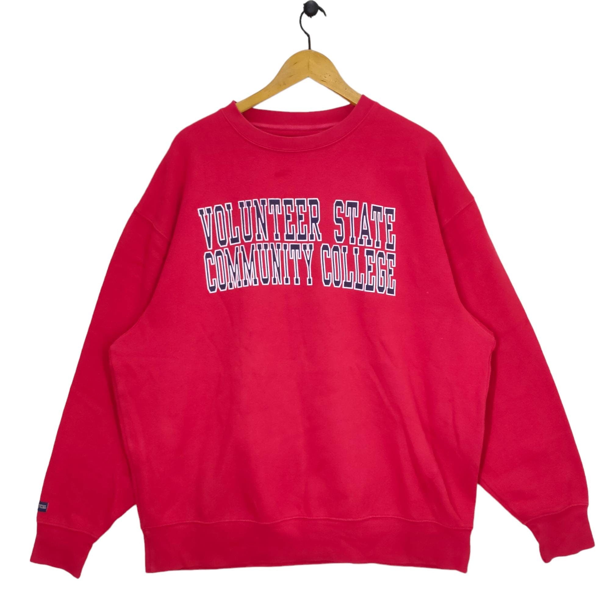 90s Volunteer State Community College Crewneck Sweatshirt Vintage Jansport Sweater Jumper Pullover Red Size XL Sweatshirt – Aesthetic Look · High-Quality Print