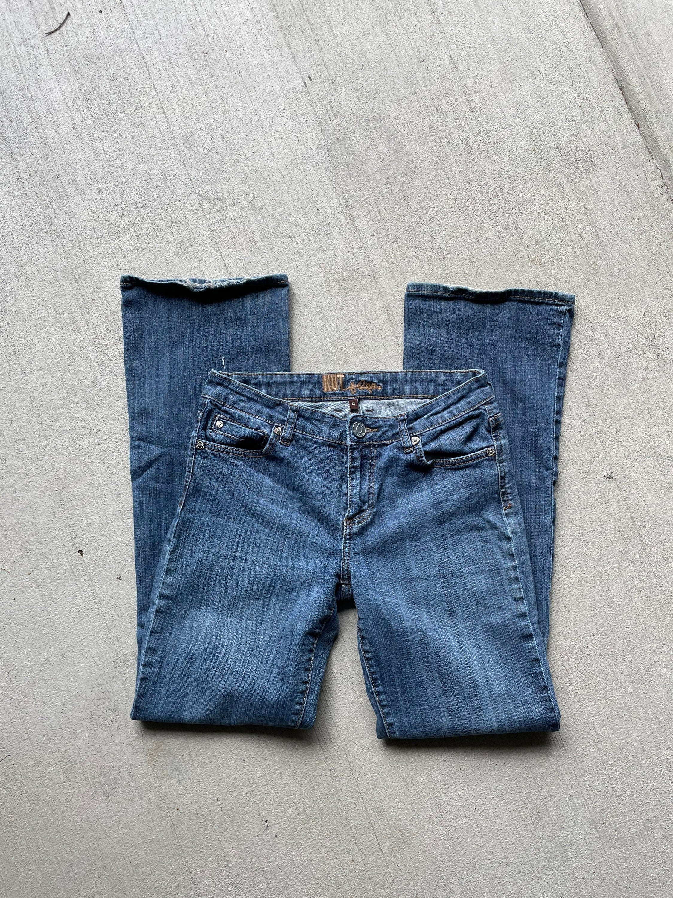 Y2K Mid Rise Flare Jeans Early 2000s Bootcut Denim Size 4 Graphic Tee – Easygoing Wear · Must-Have Style