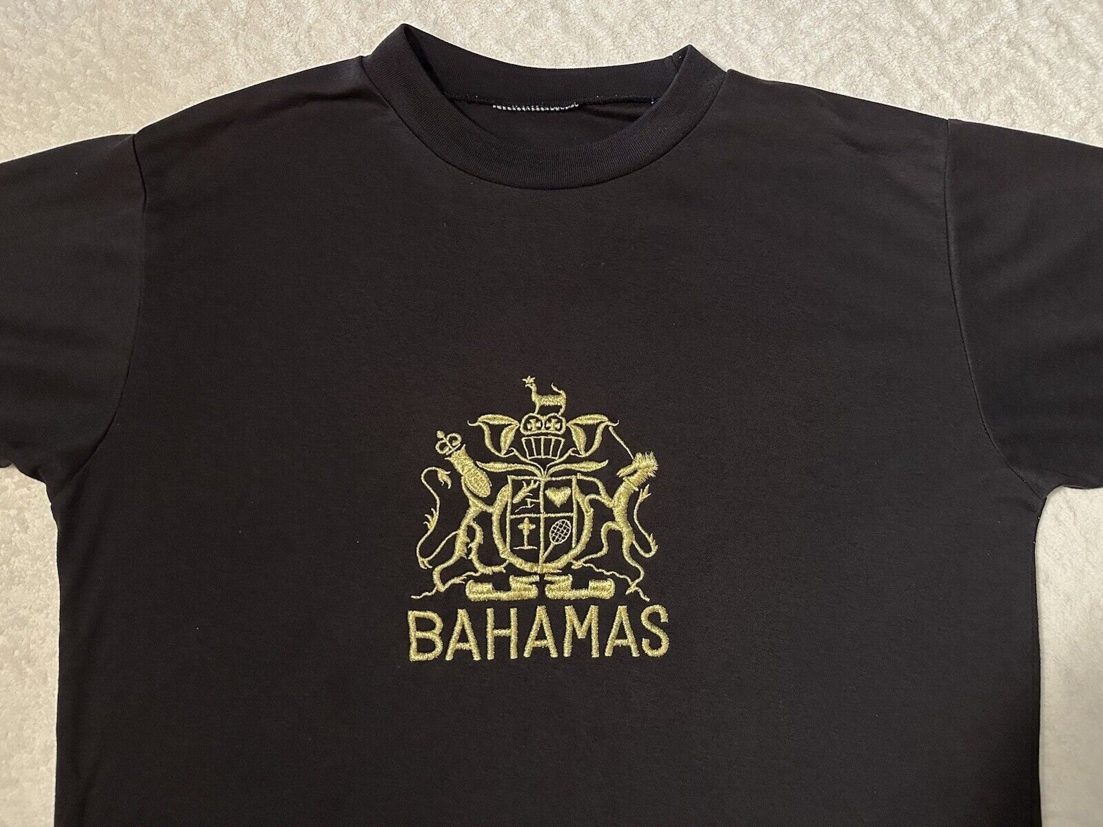 Vintage 1990s 90s Bahamas Islands Nation Crest Embroidered Vacation T Shirt L Graphic Tee – Bold Style · Great Gift For Fans