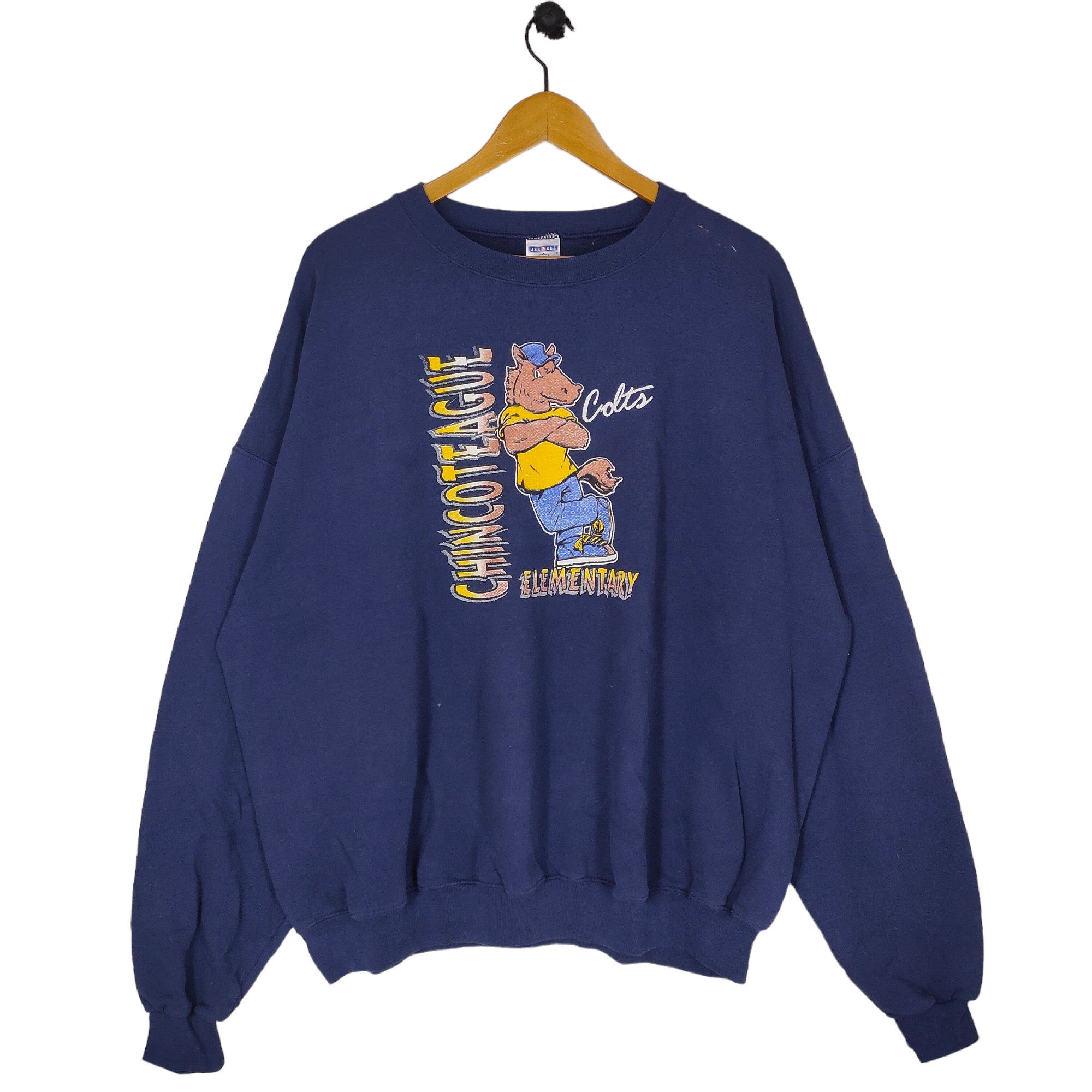 Y2K Chincoteague Elementary School Colts Sweatshirt Vintage Jerzees Sweater Jumper Crewneck Navy Blue Oversized 2XL Sweatshirt – Soft Feel · Must-Have Style