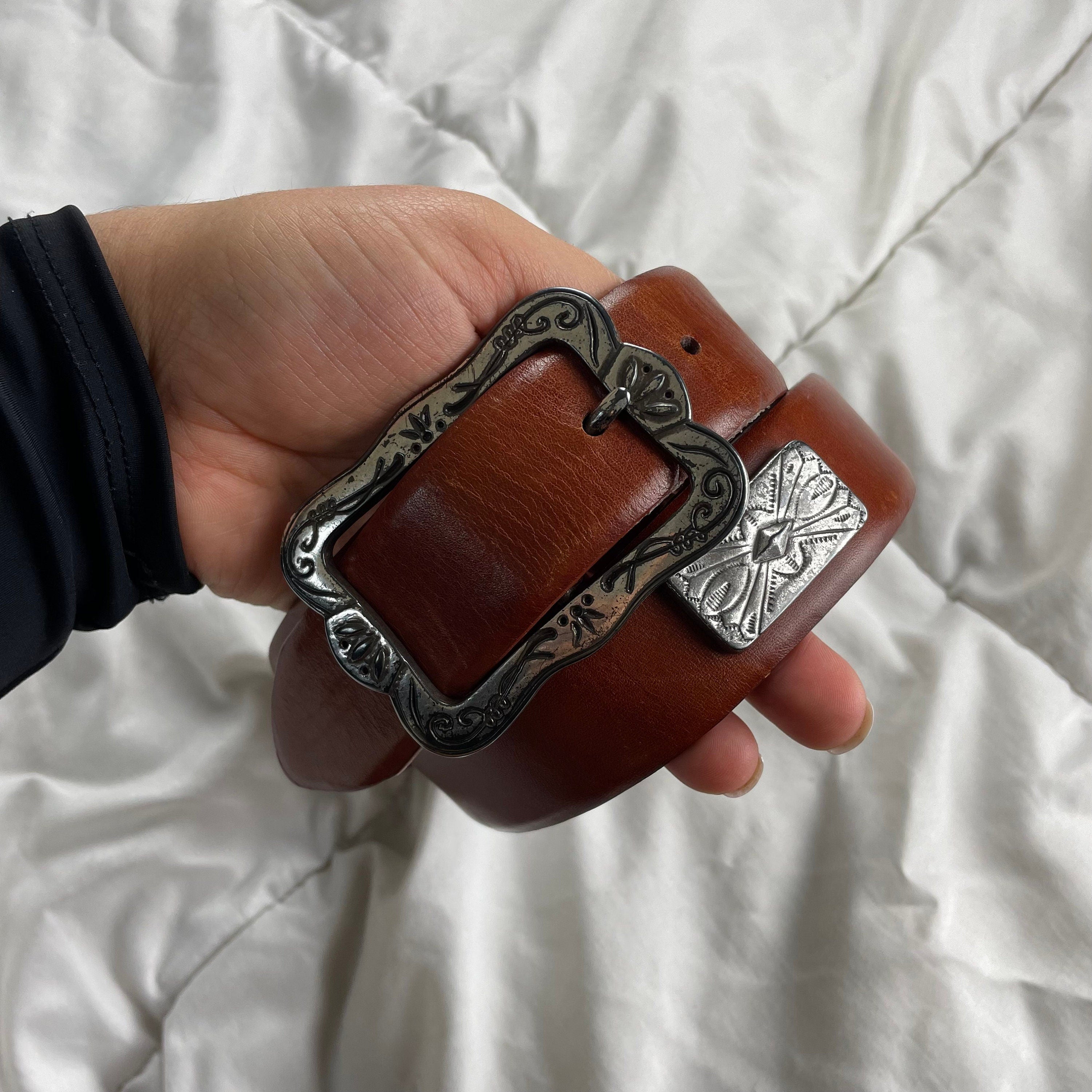 Vintage 90s Y2K Kenneth Cole Italian Leather Western Concho Brown Belt Graphic Tee – Warm & Stylish · Must-Have Style