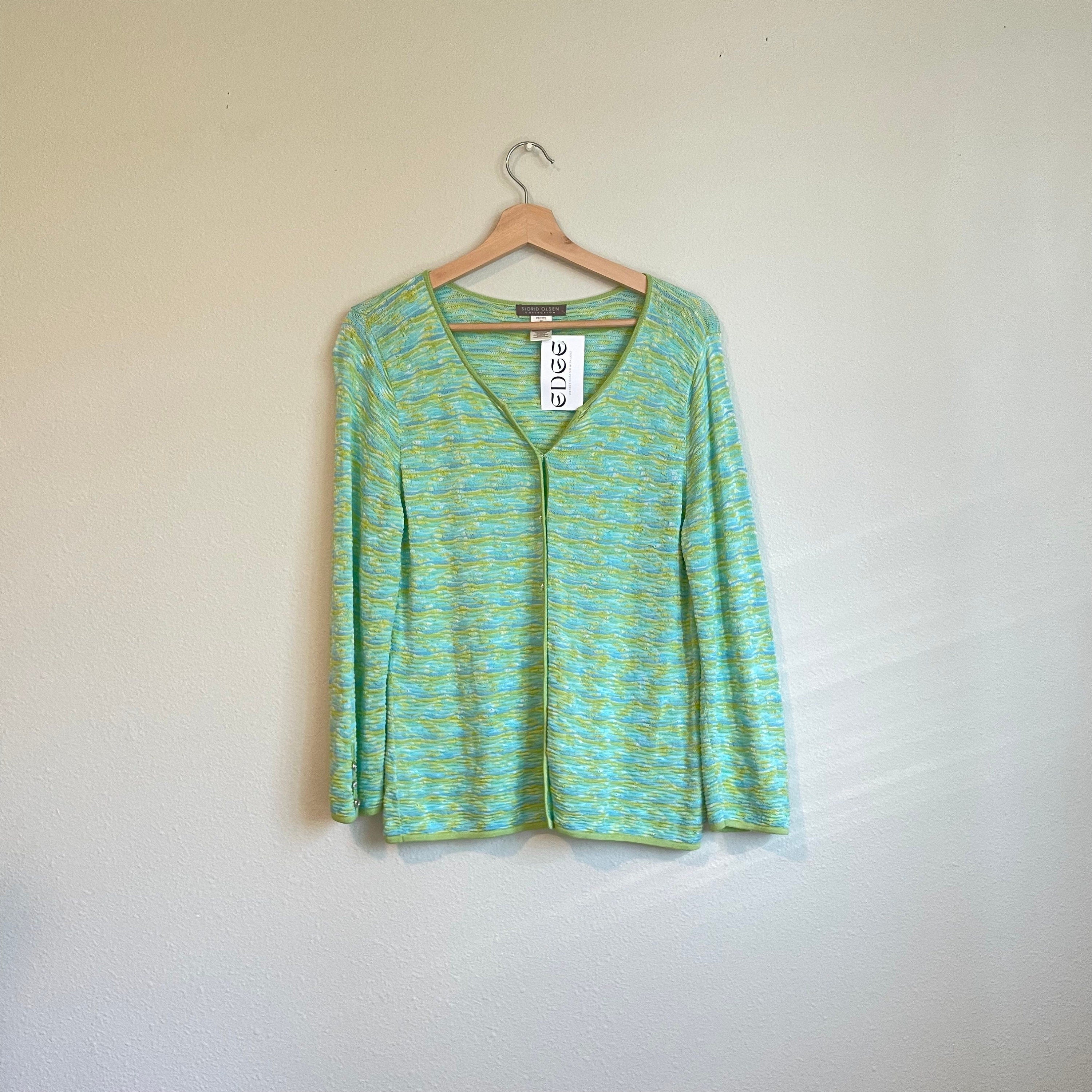 Y2K vintage 00s green and blue cardigan size m Graphic Tee – Warm & Stylish · Trending Graphic Apparel
