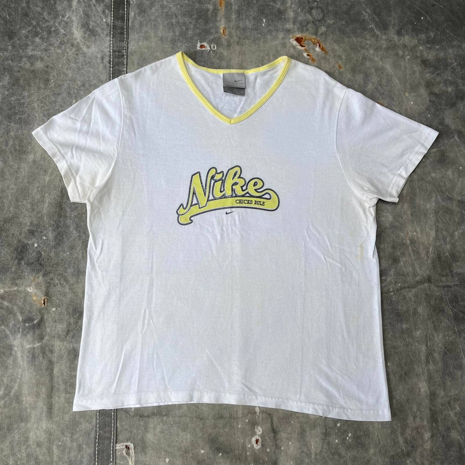 Vintage Y2K Womens Nike Silver Tag Shirt Graphic Tee – Easygoing Wear · Perfect For Daily Wear