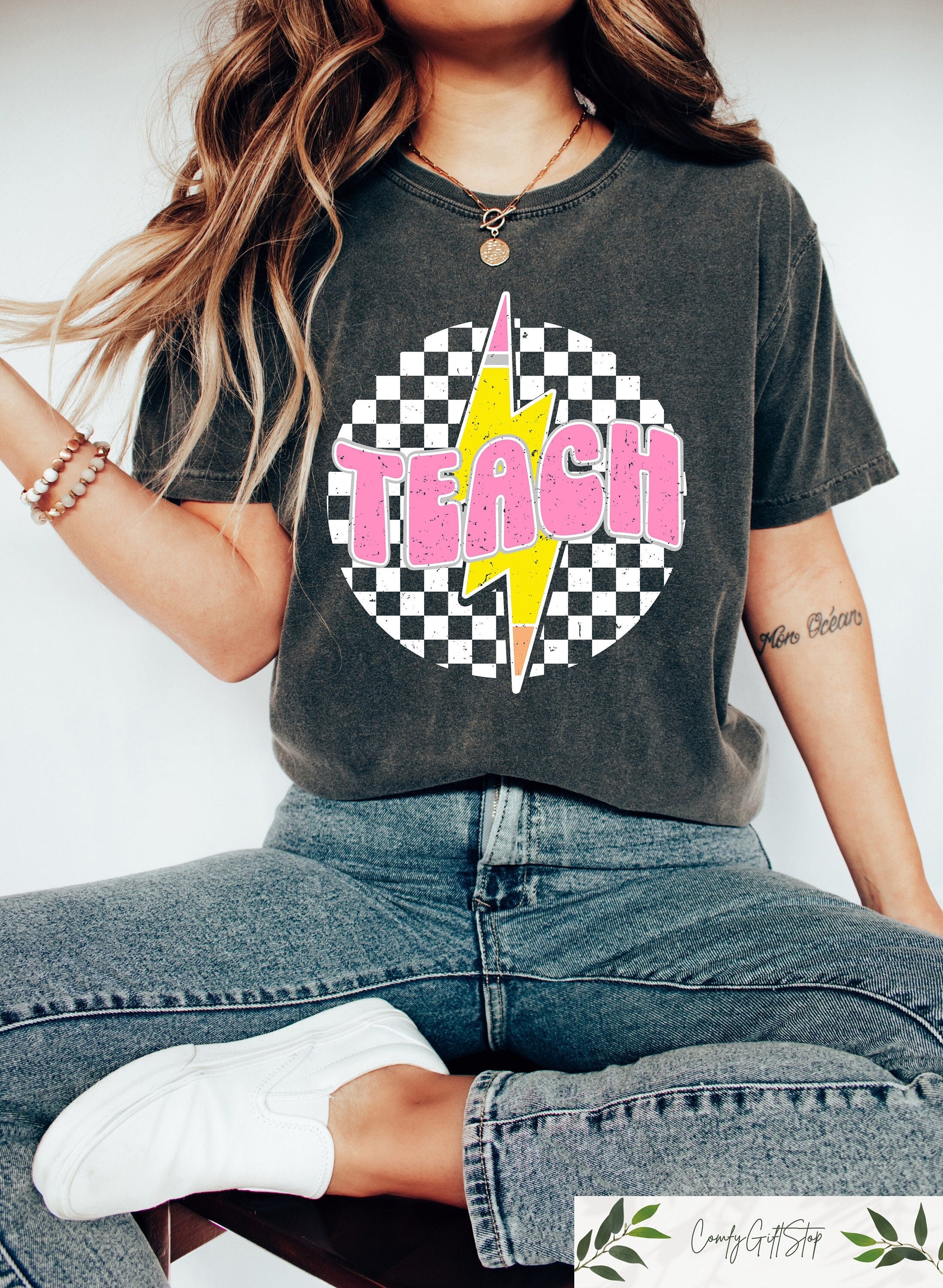 Retro Comfort Teacher Shirt Checkered Teach Shirt Back to School Teacher Appreciation Gift New Teacher Shirt First Day of School Shirt Graphic Tee – Feel-Good Design · High-Quality Print
