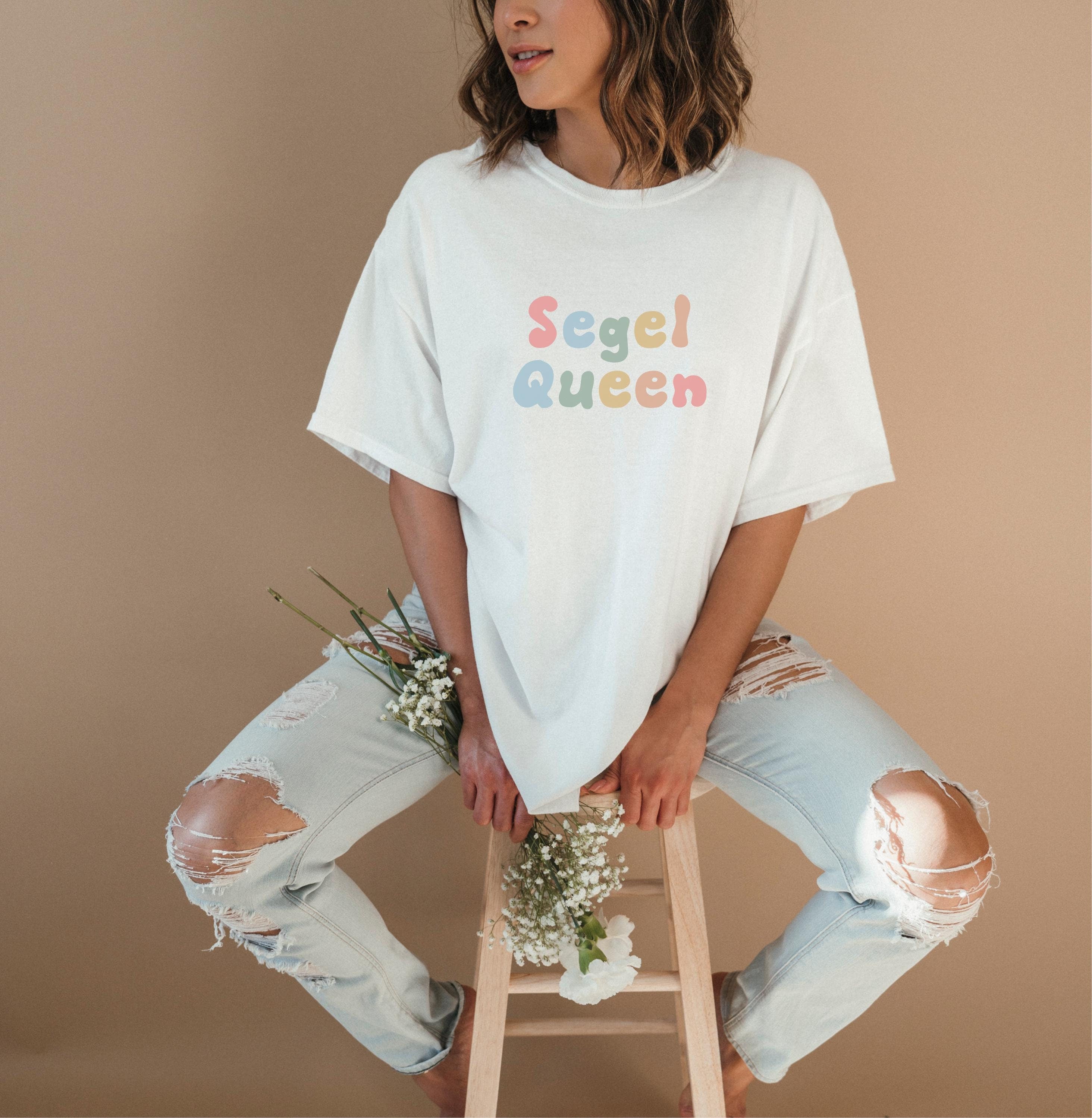 Segel Queen Tshirt Segeln Shirt Geschenk fr Segler Segelliebhaber Geschenk Ozean Tshirt Segelsport Segel Club Graphic Tee – Premium Graphic · Top Pick For Any Outfit