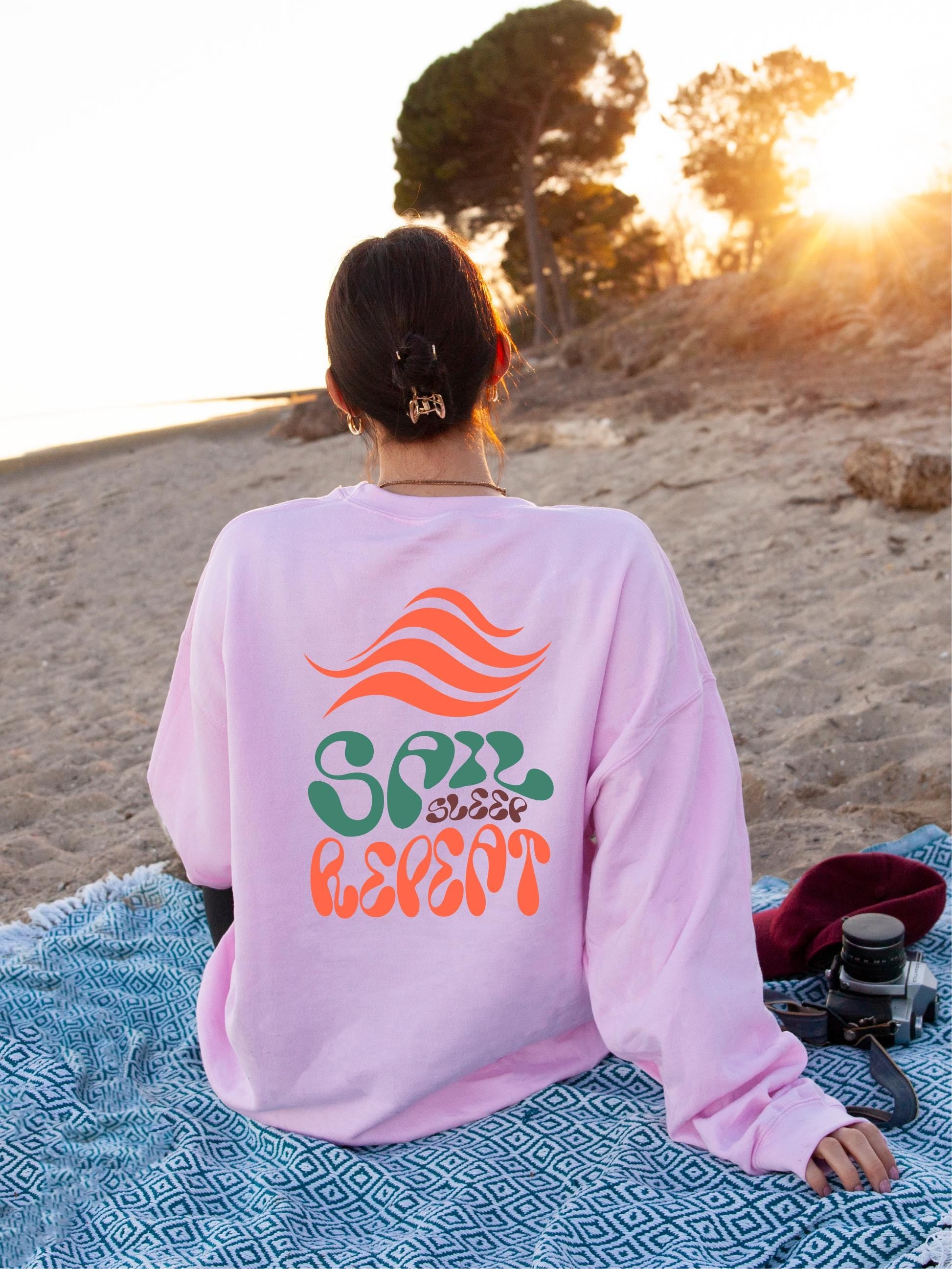 Segeln Sweatshirt Shirt fr Segler Sail Sleep Repeat Segelsport Sailing Is My Therapy Geschenk fr Segler Ozeanliebhaber Sweatshirt – Easygoing Wear · Trending Graphic Apparel