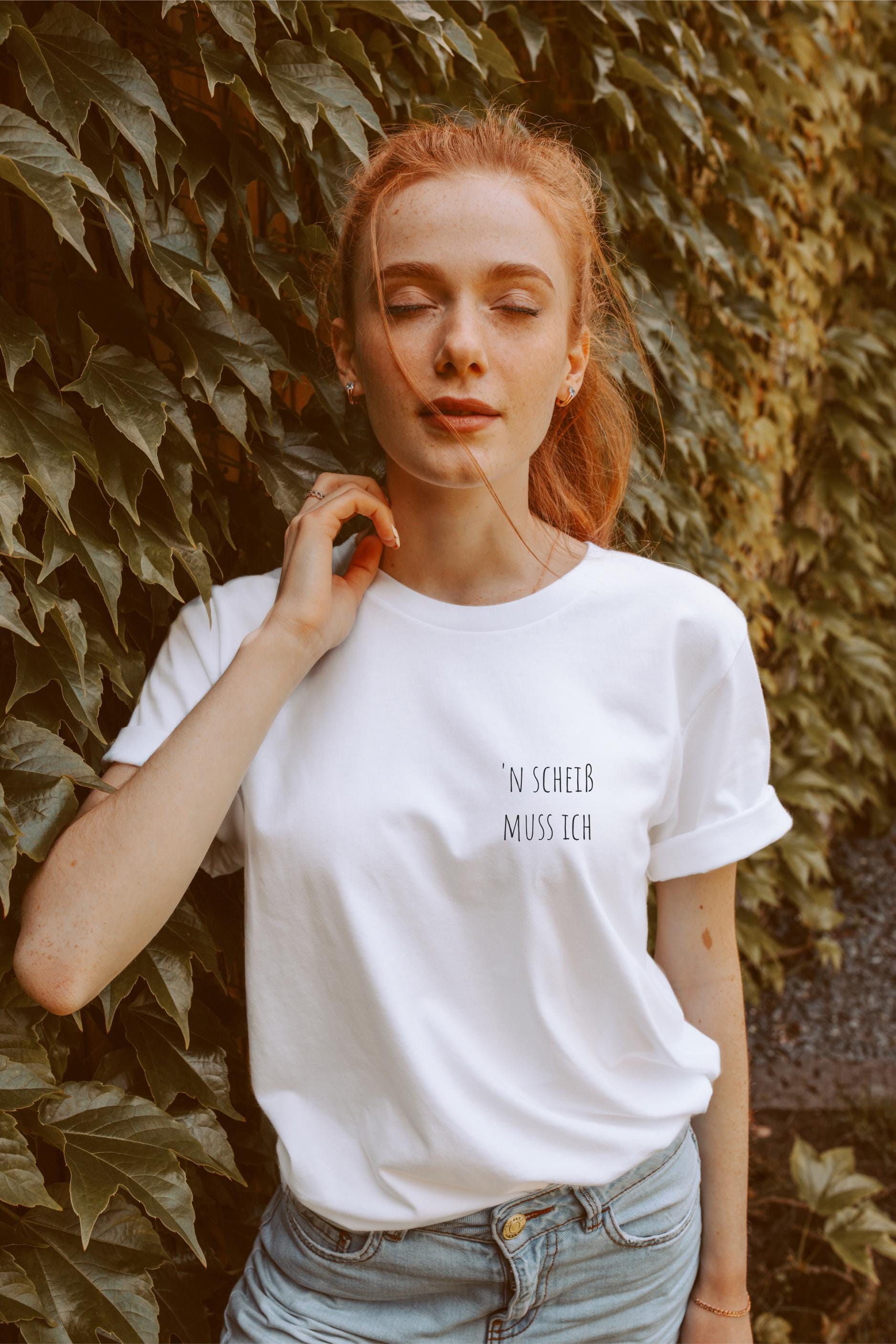 n Schei Muss Ich Shirt Lustiges Shirt Sarkastisches Shirt Ironie Shirt Humor Shirt Witziger Spruch Geschenkidee Sarkasmus Shirt Graphic Tee – Everyday Comfort · Trending Graphic Apparel