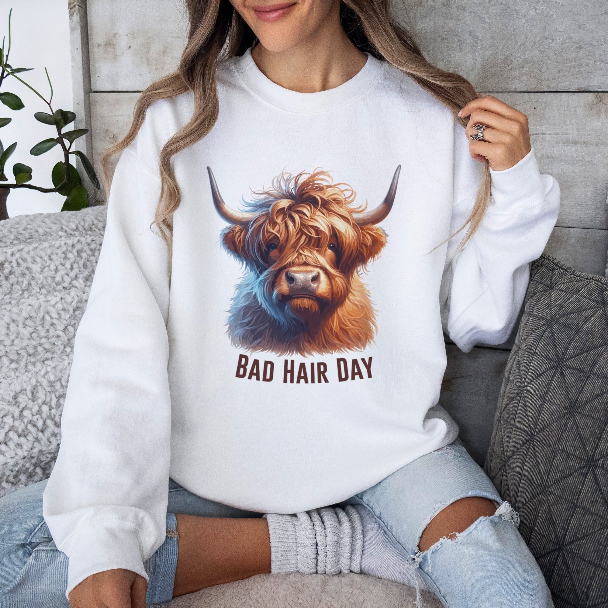 Cute Highland Cow Sweatshirt Funny Bad Hair Day Sweater Funny Gift Idea for Cow Lovers Cozy Farm Life Pullover Gift for Women Sweatshirt – Feel-Good Design · Perfect For Daily Wear