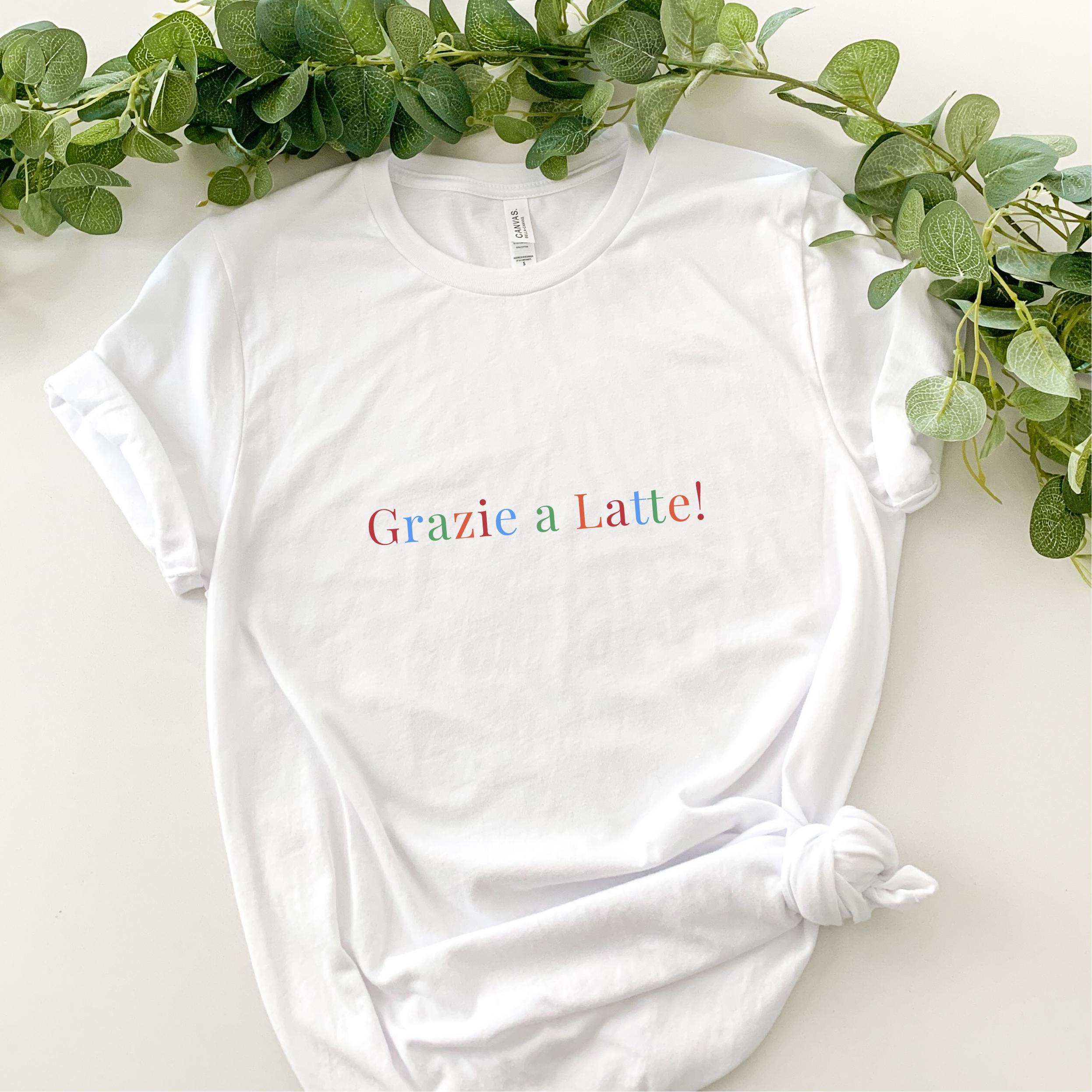Grazie a Latte T Shirt Lustiges Italien Shirt Reise Andenken Kaffee Spruchshirt Geschenk fr Italien Fans Fun Statement Graphic Tee – Everyday Comfort · High-Quality Print