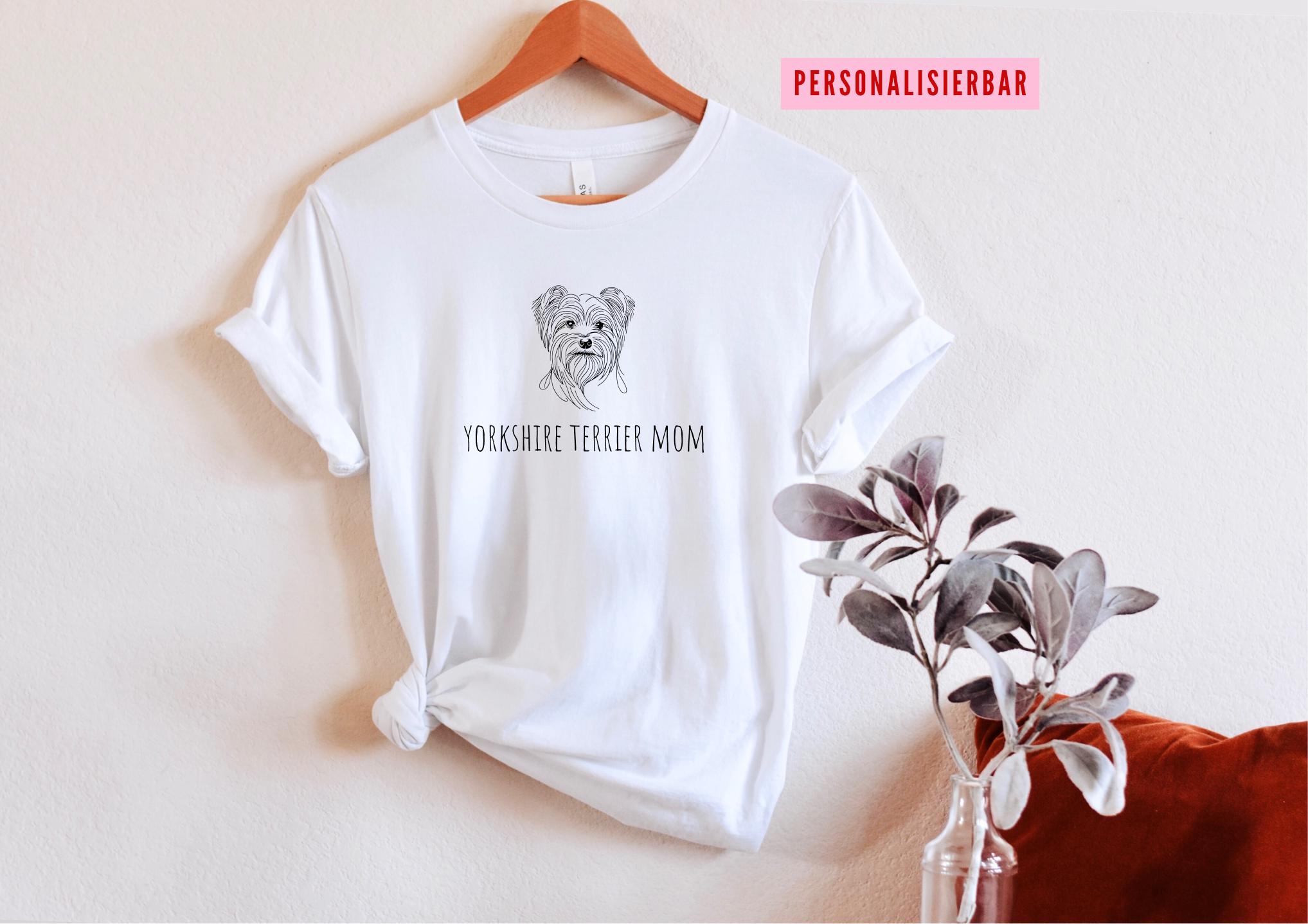 Personalisierbares Yorkshire Terrier Shirt Hundebesitzer Geschenk Custom Dog Shirt Dog Lover Shirt Yorkshire Terrier Geschenk Graphic Tee – Feel-Good Design · High-Quality Print