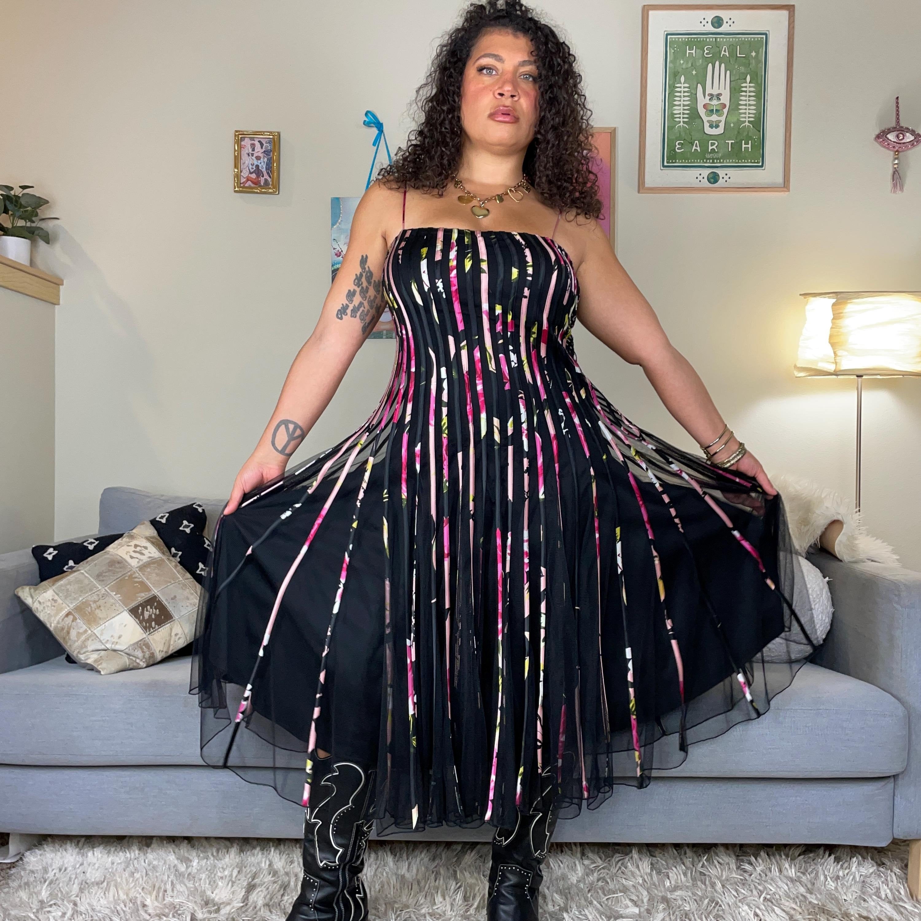 Y2K Romantic Floral Black Tulle Overlay Cocktail Formal Dress Vintage Early 2000s Size 8 Graphic Tee – Feel-Good Design · Must-Have Style