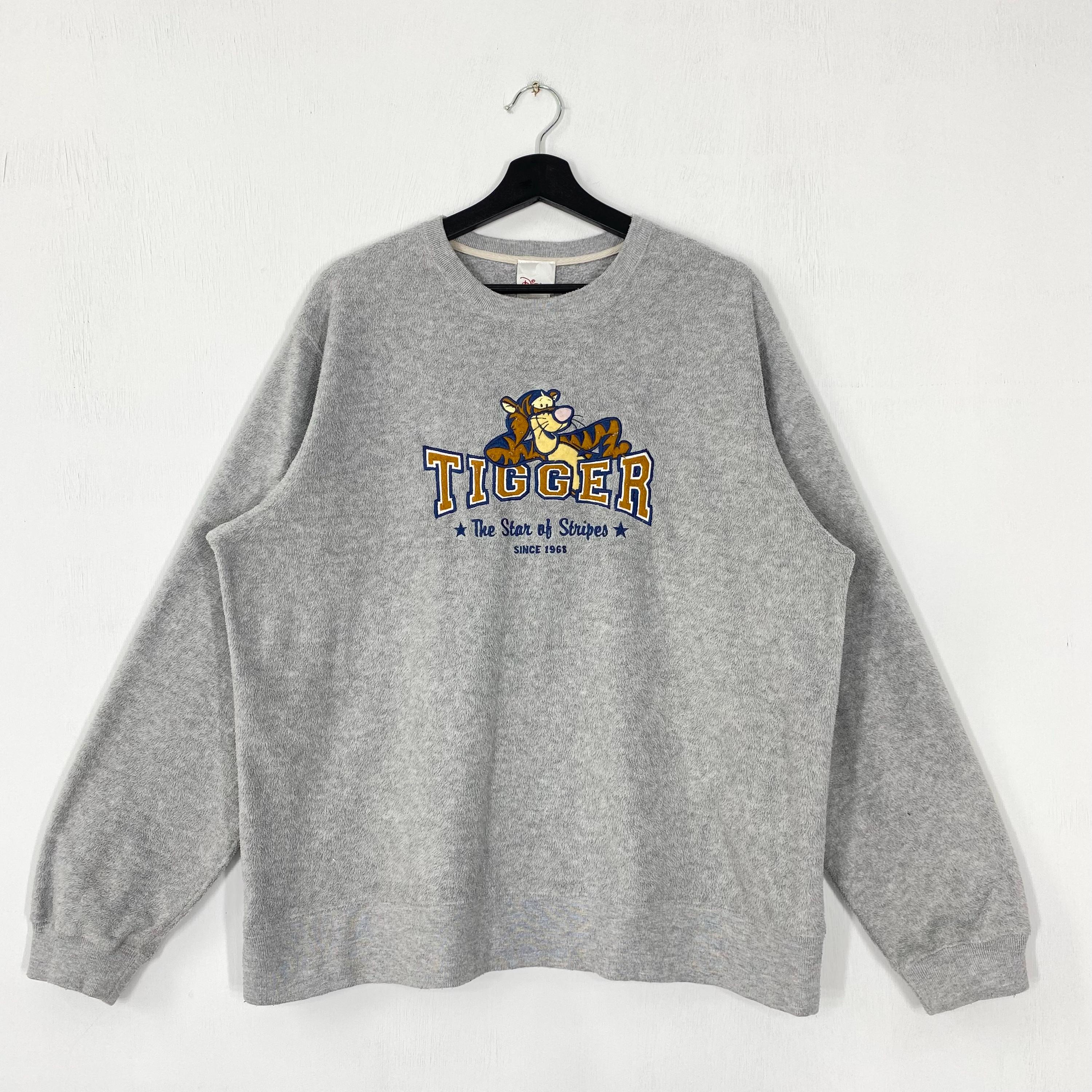 Vintage Tigger Sweatshirt Tigger Crewneck Eeyore Pooh Sweater Pullover Piglet Rabbit Kanga Embroidered Logo Grey Large Sweatshirt – Aesthetic Look · Must-Have Style