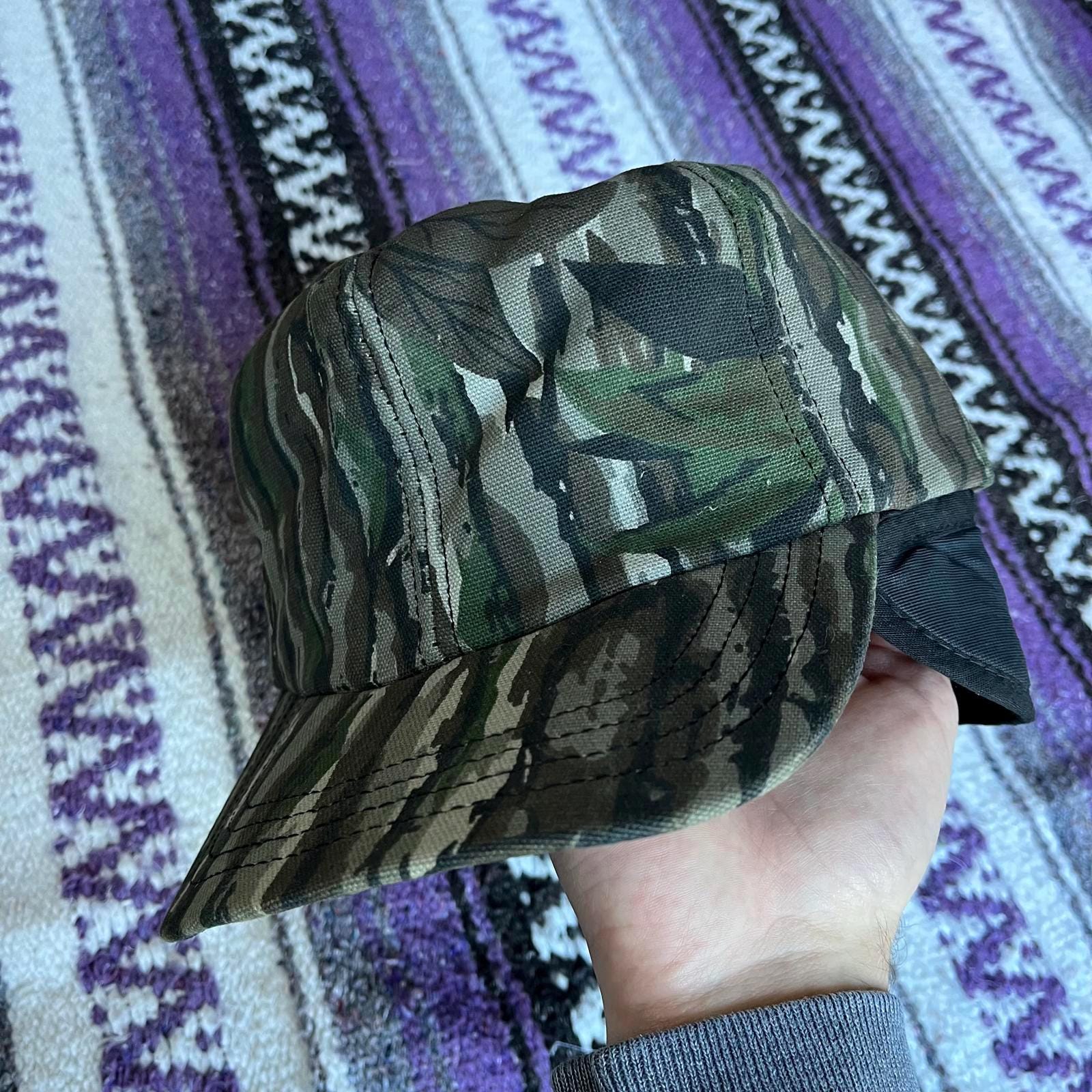 Vintage 90s Realtree Camo Ear Flap Thinsulate Insulated Hat Graphic Tee – Everyday Comfort · Trending Graphic Apparel