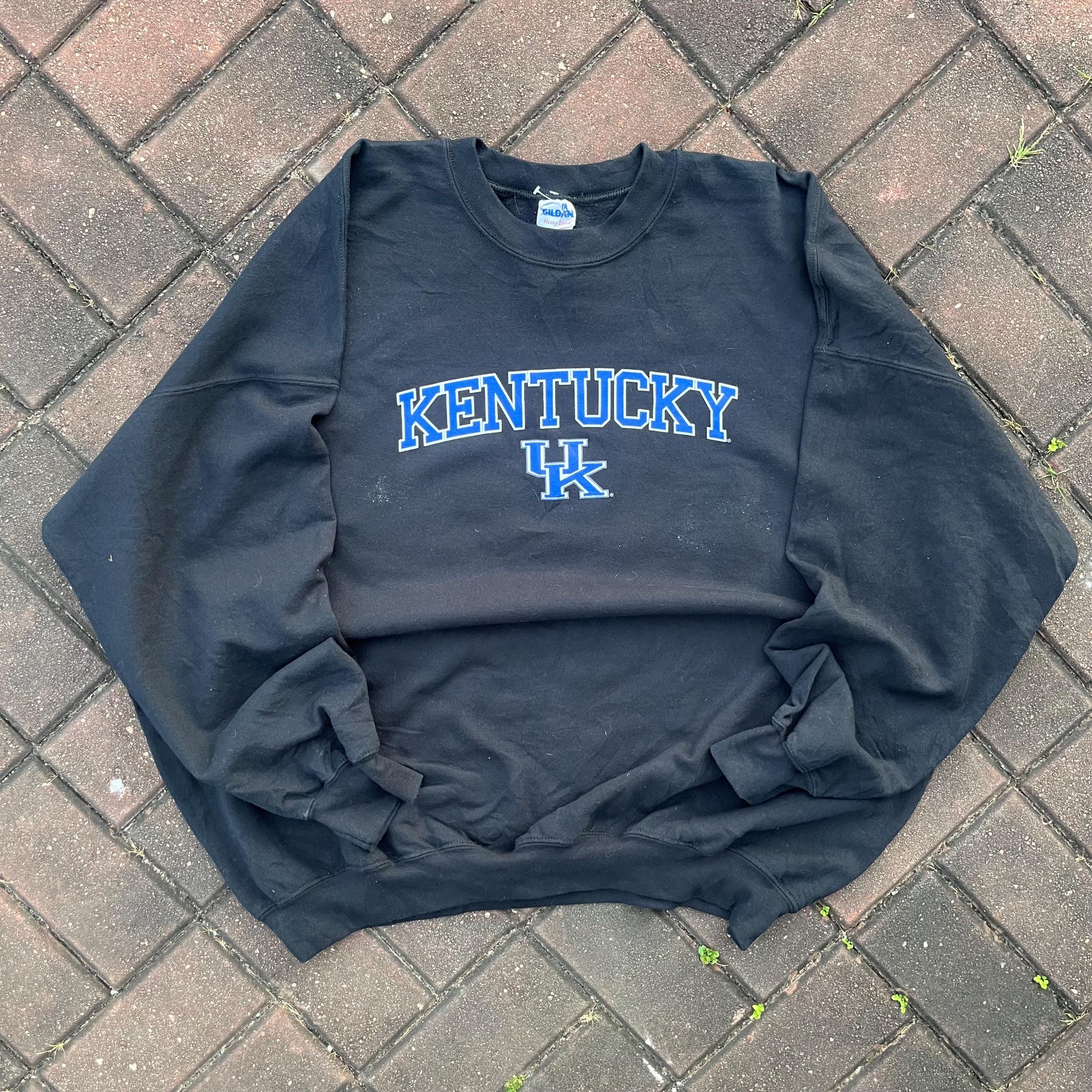Vintage Gildan Tag University Kentucky Printed BigLogo Sweatshirt Crewneck Sweater Kentucky Baggie Pullover Colour Black Size 3X Large Sweatshirt – Aesthetic Look · Trending Graphic Apparel