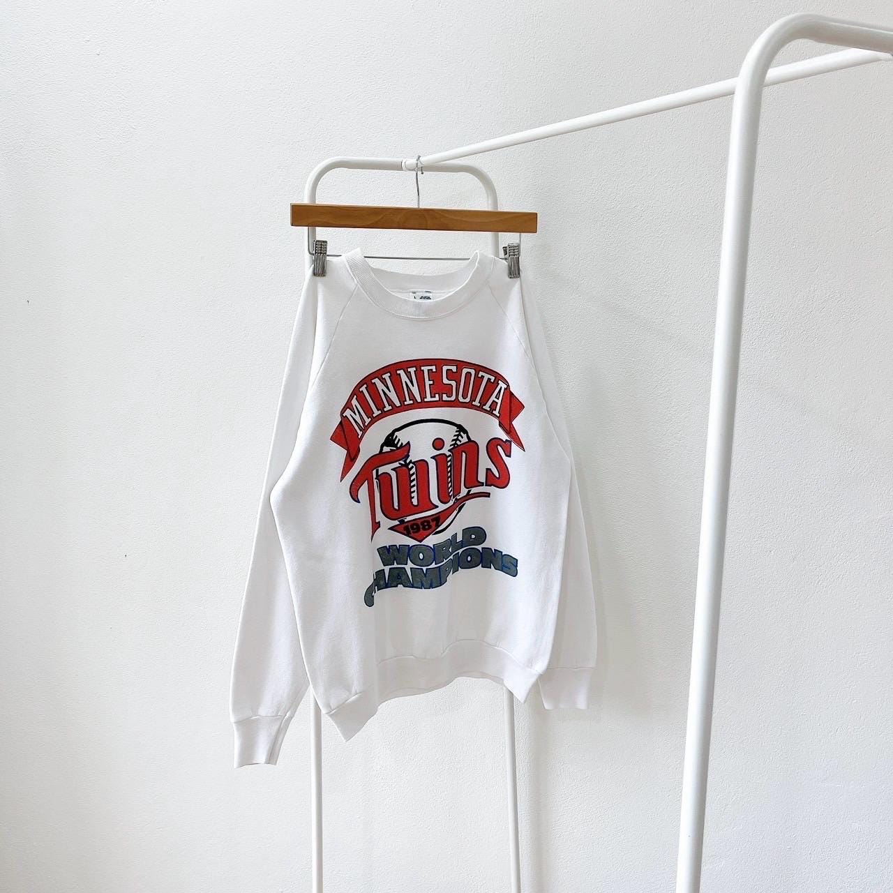 Vintage 80s Minnesota Twins baseball Vintage 1987 World Series vintage Fruit of the loom sweatshirt L Sweatshirt – Cozy Vibes · High-Quality Print