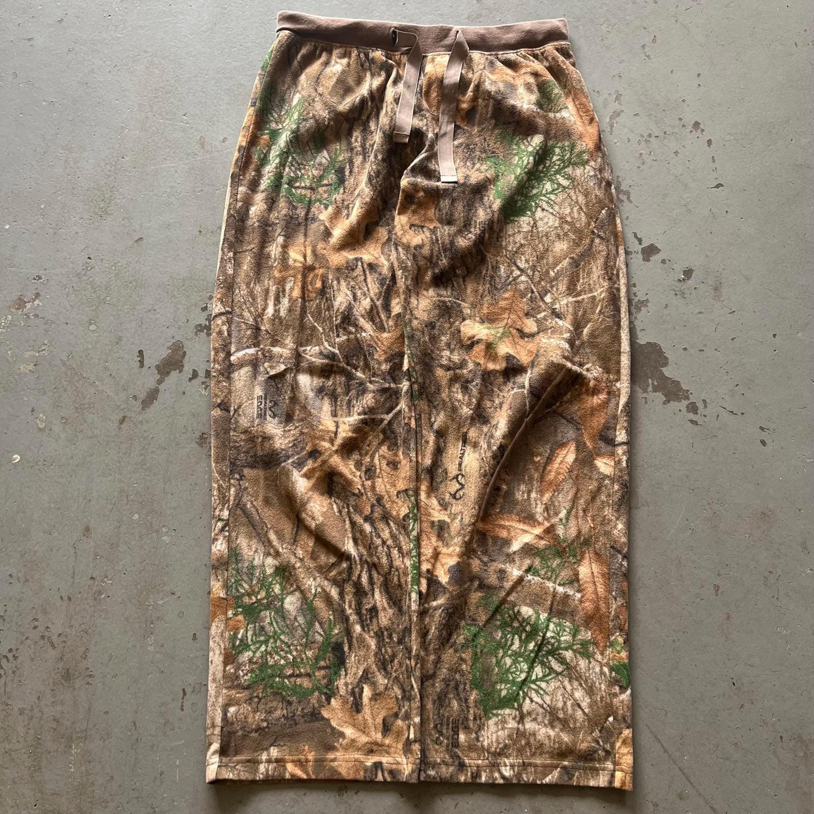 Vintage Y2K Realtree Edge Camo Wide Leg Baggy Fleece Grunge Sweatpants Tote Bag – Premium Graphic · Top Pick For Any Outfit