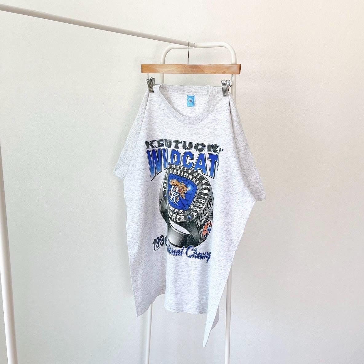 Vintage 90s Kentucky Wildcats NCAA 1996 Ring champions Fruit of the loom gray t shirt XL Graphic Tee – Warm & Stylish · Trending Graphic Apparel