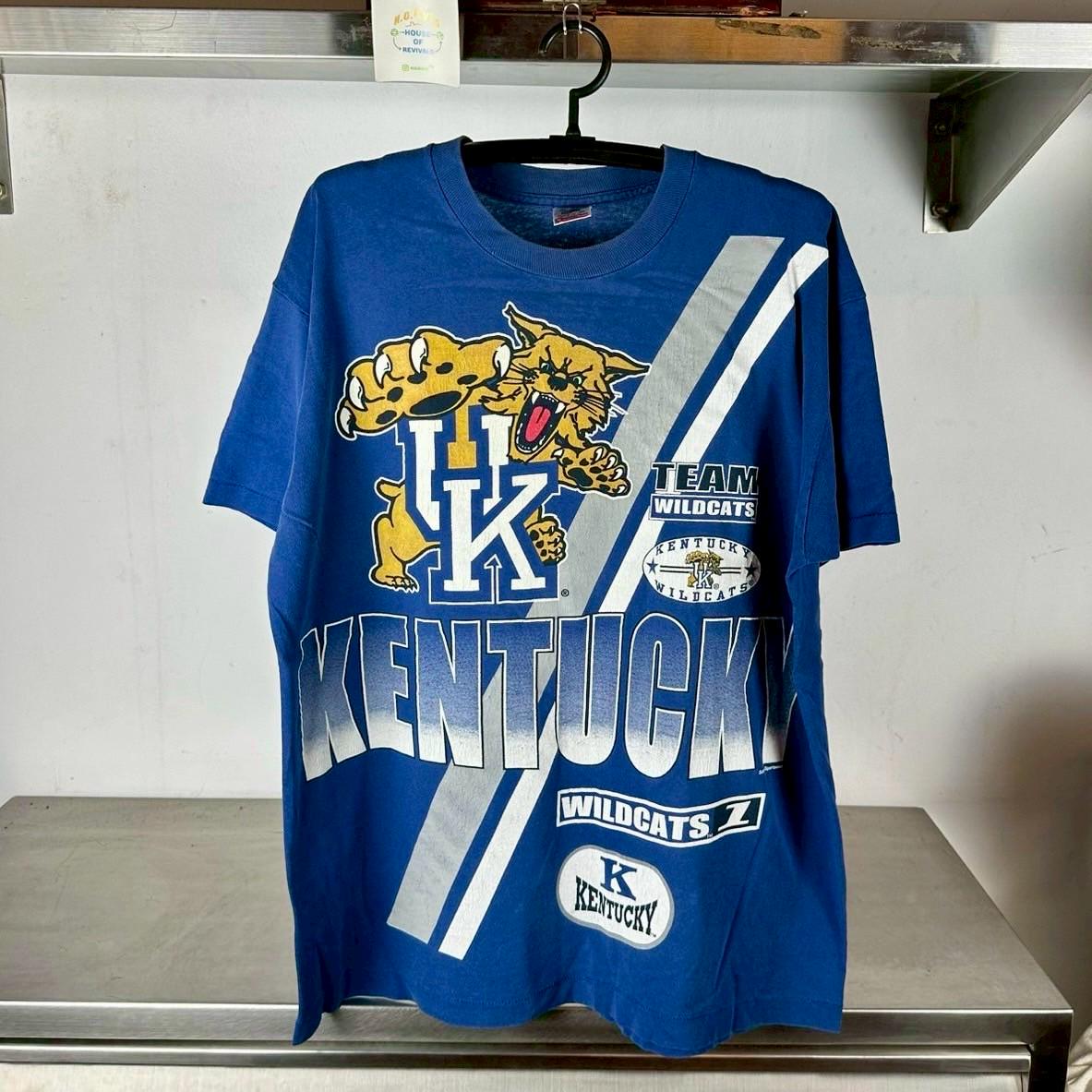 Vintage 90s Kentucky Wildcats Aop NCAA XL single stitch T shirt Kentucky Wildcats Tshirts Vintage NCAA Tshirts Graphic Tee – Warm & Stylish · High-Quality Print