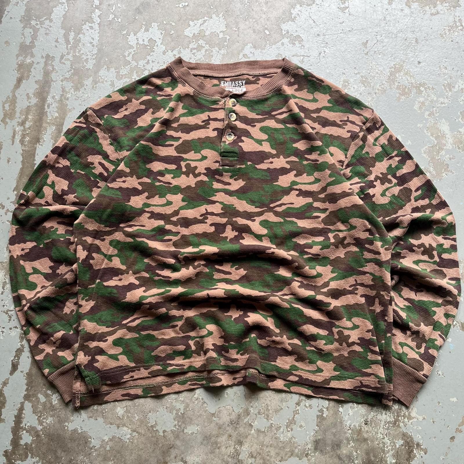 Vintage Y2K Camo Grunge Thermal Waffle Knit Henley Shirt Graphic Tee – Warm & Stylish · Must-Have Style