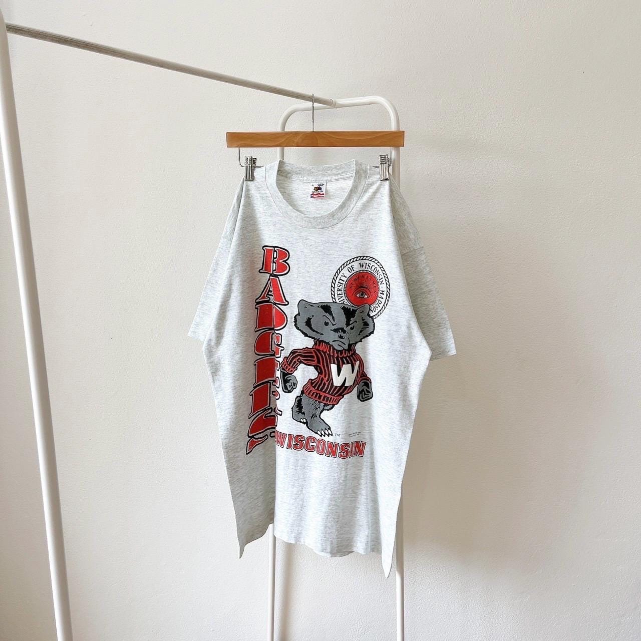 Vintage 90s Wisconsin Badgers NCAA vintage Fruit of the loom gray t shirt XL Graphic Tee – Easygoing Wear · Great Gift For Fans