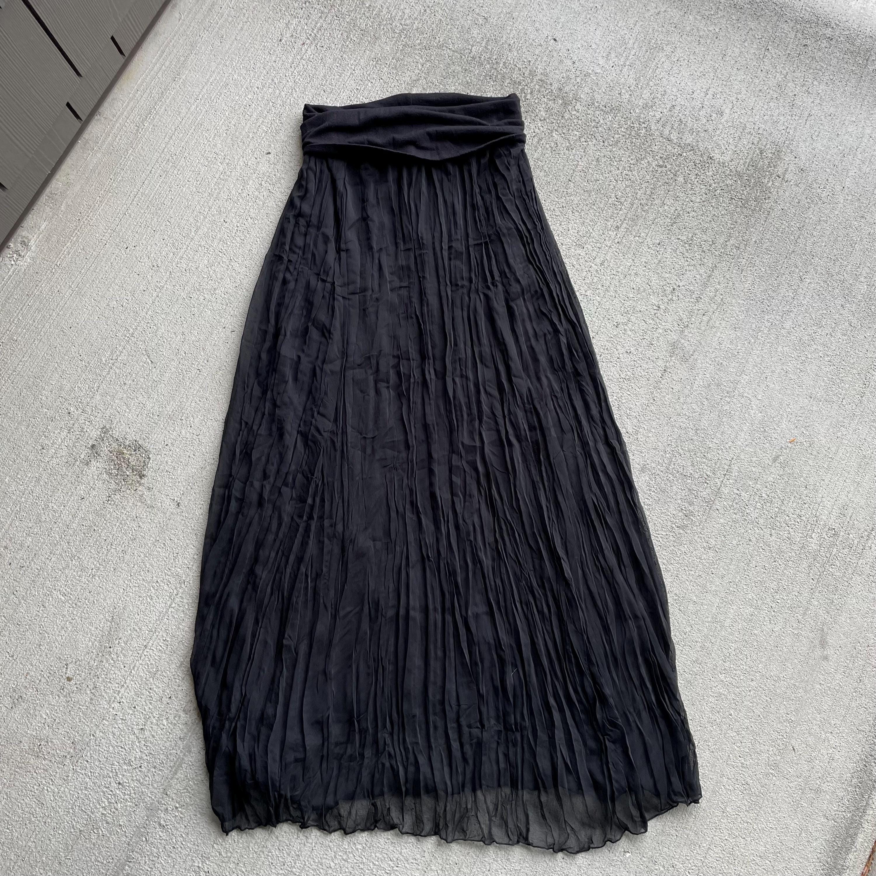 y2k vintage 2000s black pleated maxi skirt size s small Graphic Tee – Warm & Stylish · Must-Have Style