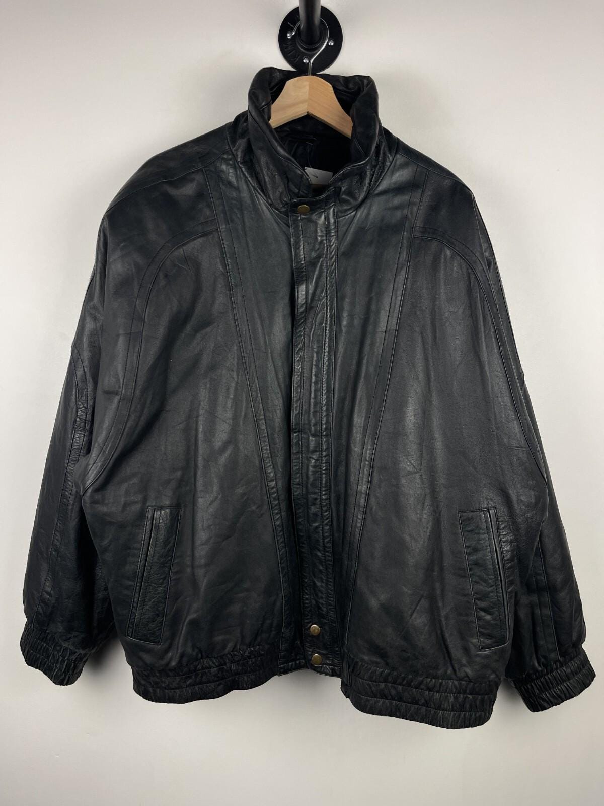 Vintage 90s Leaisi Black Leather Bomber Jacket Size 2XL Graphic Tee – Aesthetic Look · High-Quality Print