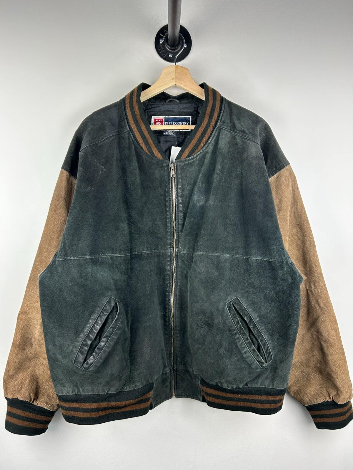Vintage Free Country Black Brown Suede Varsity Bomber Jacket Size 2XL Graphic Tee – Aesthetic Look · Trending Graphic Apparel