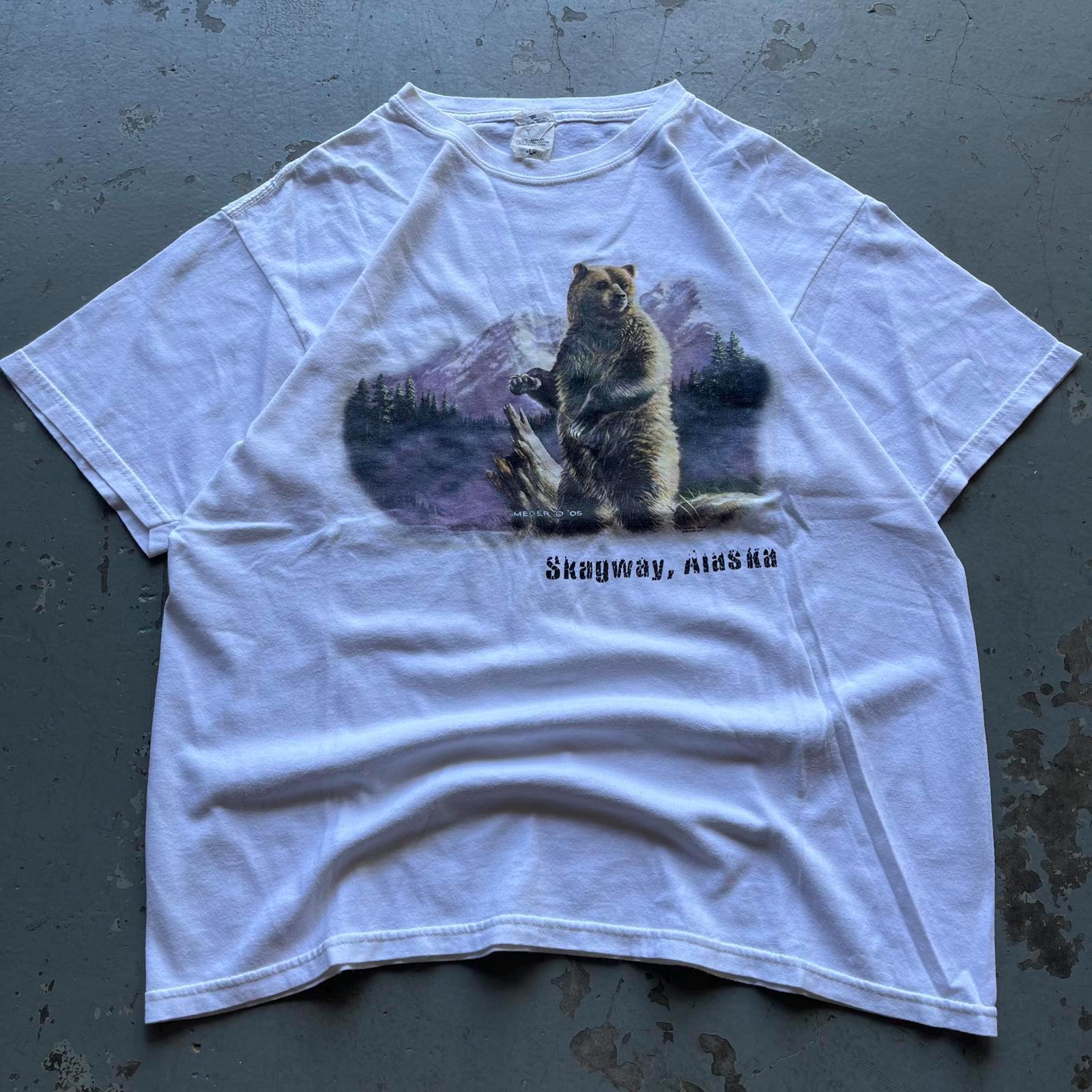 Vintage Y2K Alaska Nature Bear Mountains Graphic Shirt Graphic Tee – Fan Favorite · High-Quality Print