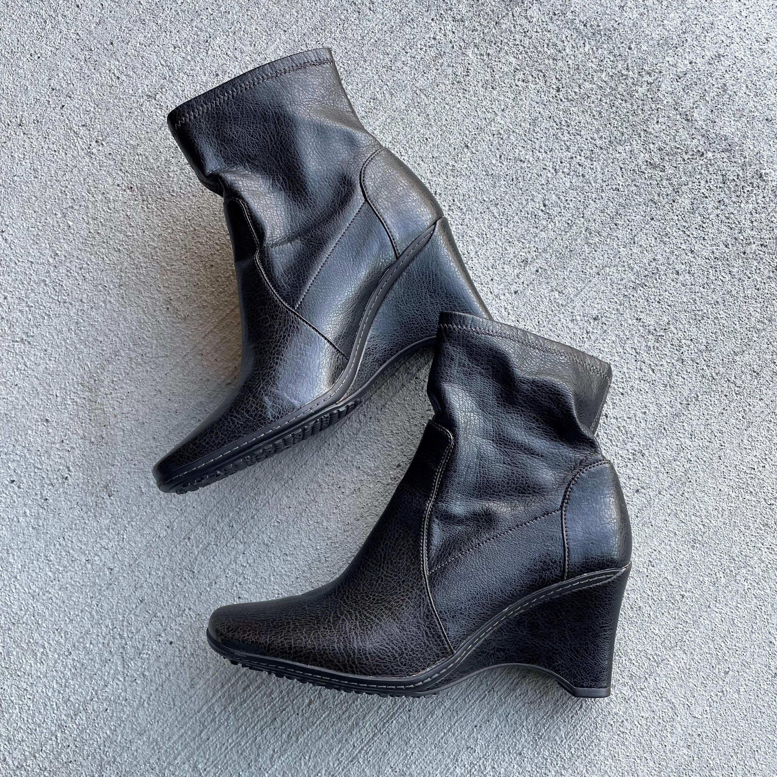 90s vintage black leather wedge ankle boot rockport size 75 US Graphic Tee – Easygoing Wear · High-Quality Print