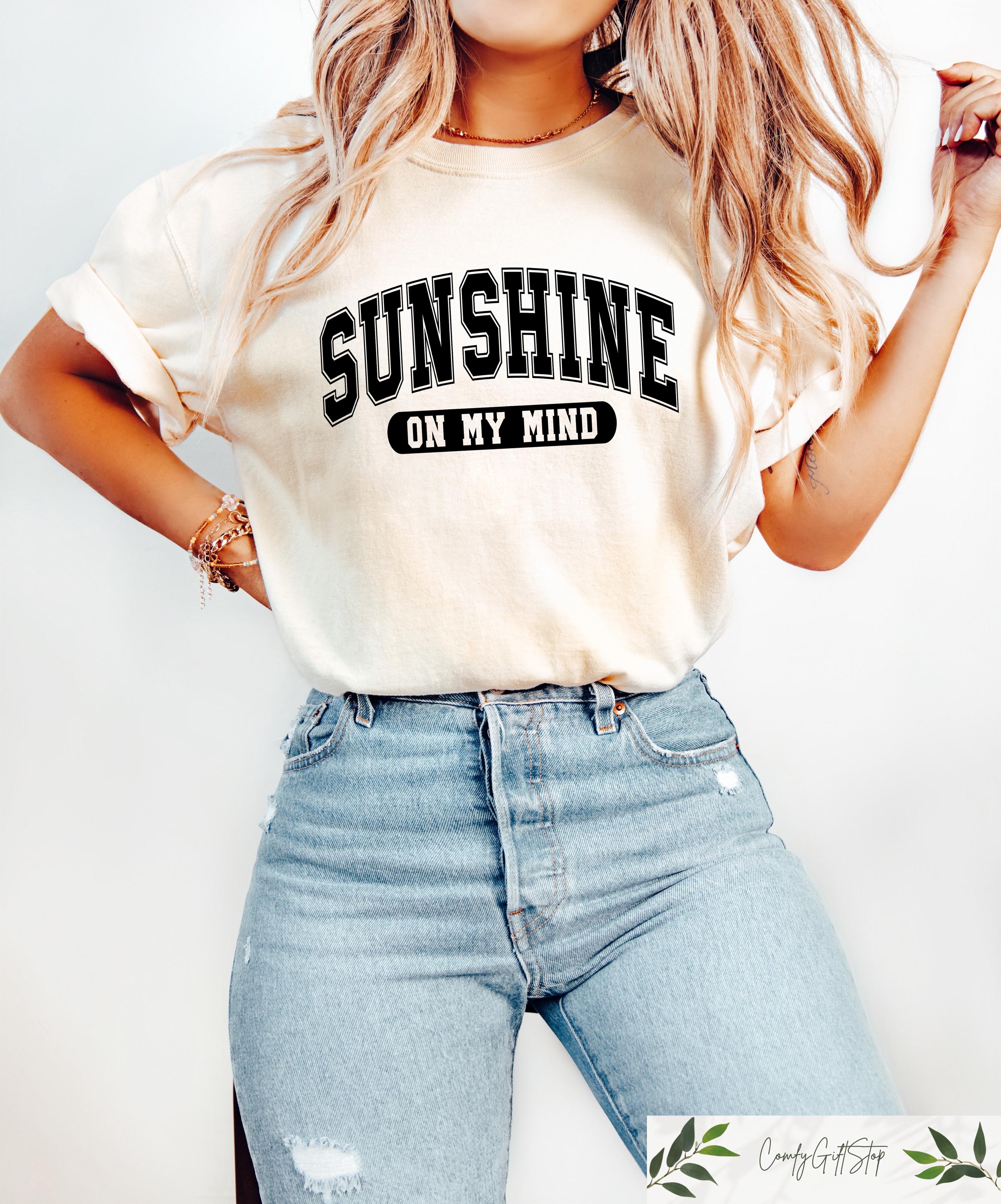 Retro Comfort Summer Shirt Summer Vacay Tshirt Retro Beach Holiday Gift Sunshine On My Mind Tee Girls Trip Crewneck Beach Vibes Shirt Graphic Tee – Soft Feel · Perfect For Daily Wear