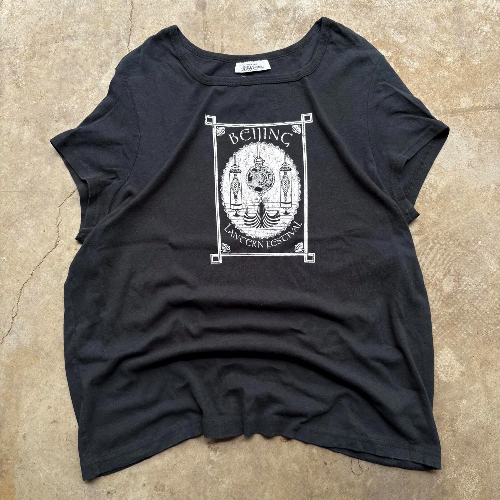 Vintage 90s Y2K Beijing Lantern Festival Foreign Art Shirt Graphic Tee – Bold Style · Top Pick For Any Outfit